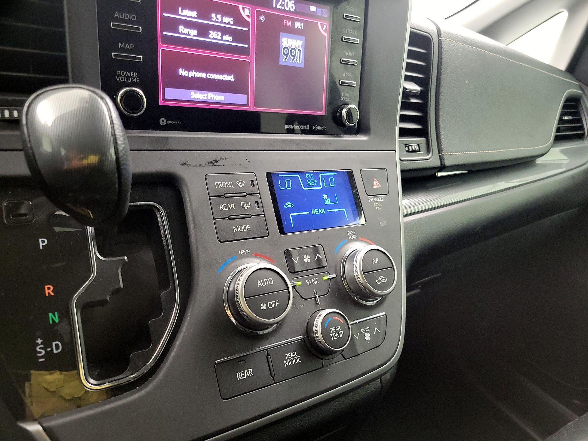 Thumbnail: 2020 Toyota Sienna - 16