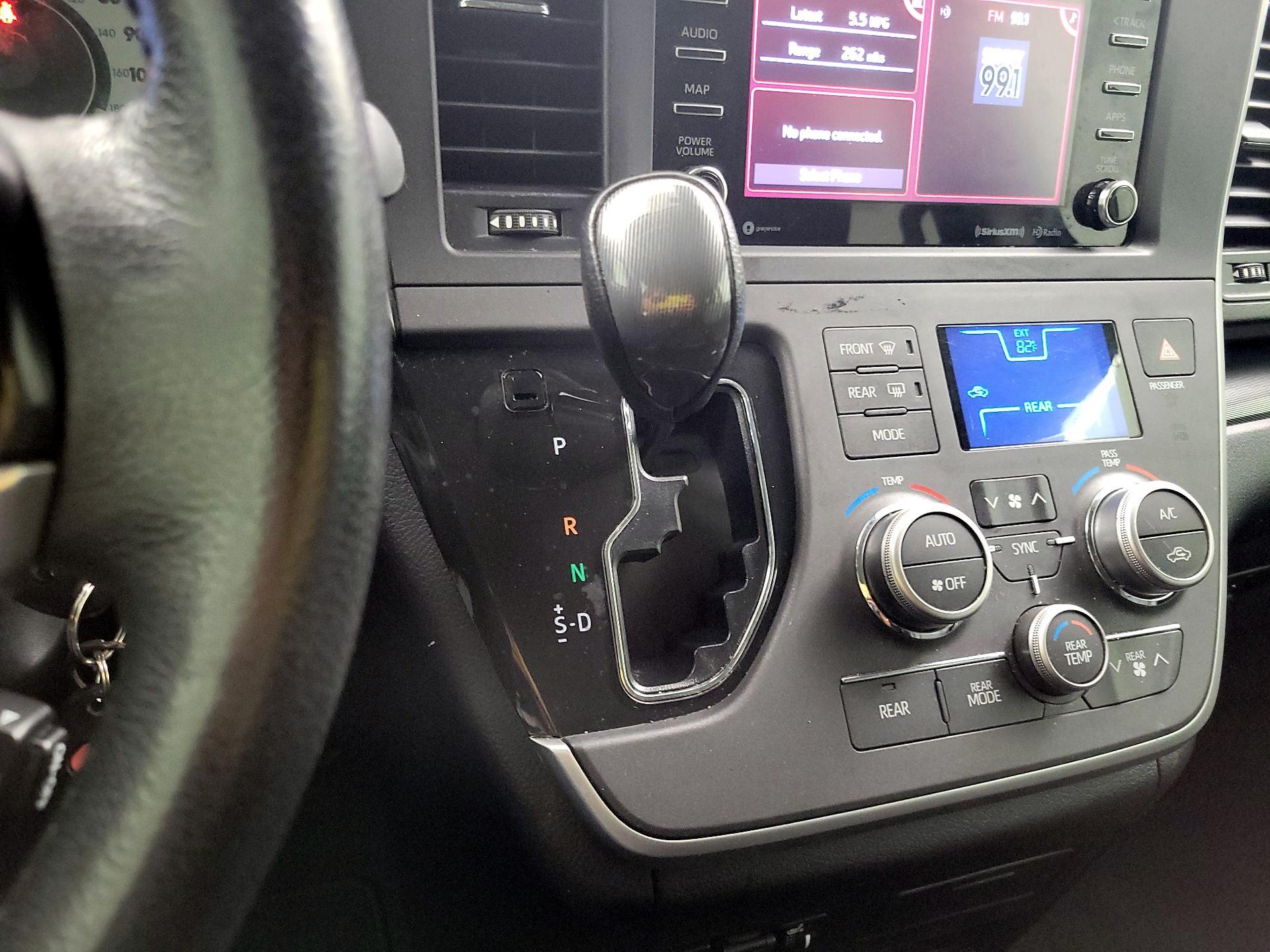Thumbnail: 2020 Toyota Sienna - 17