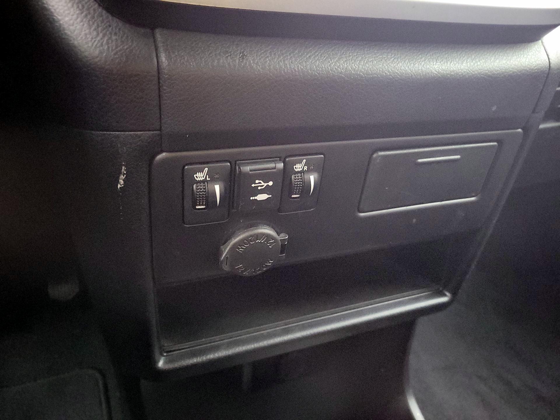 Thumbnail: 2020 Toyota Sienna - 18