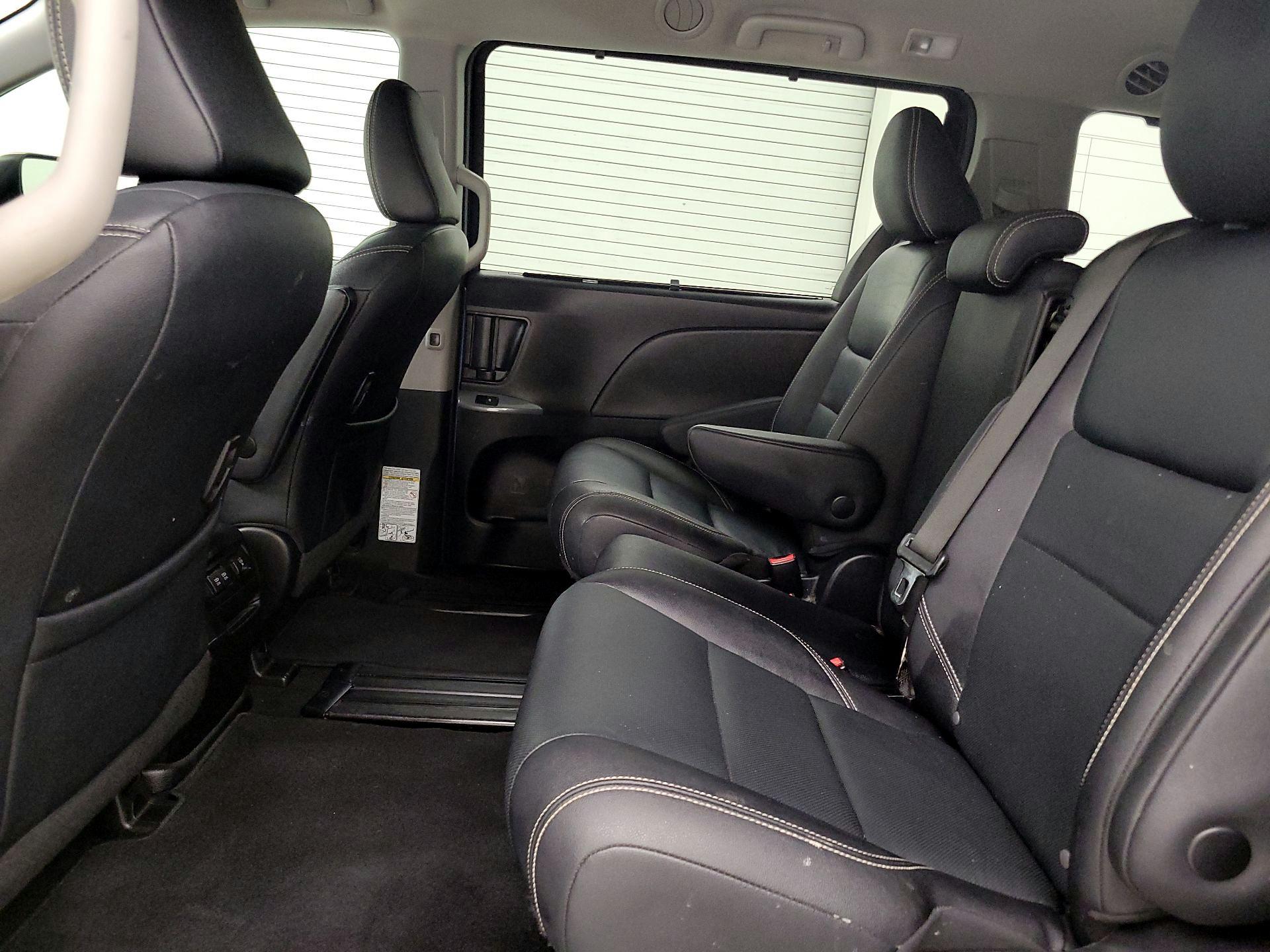 Thumbnail: 2020 Toyota Sienna - 19