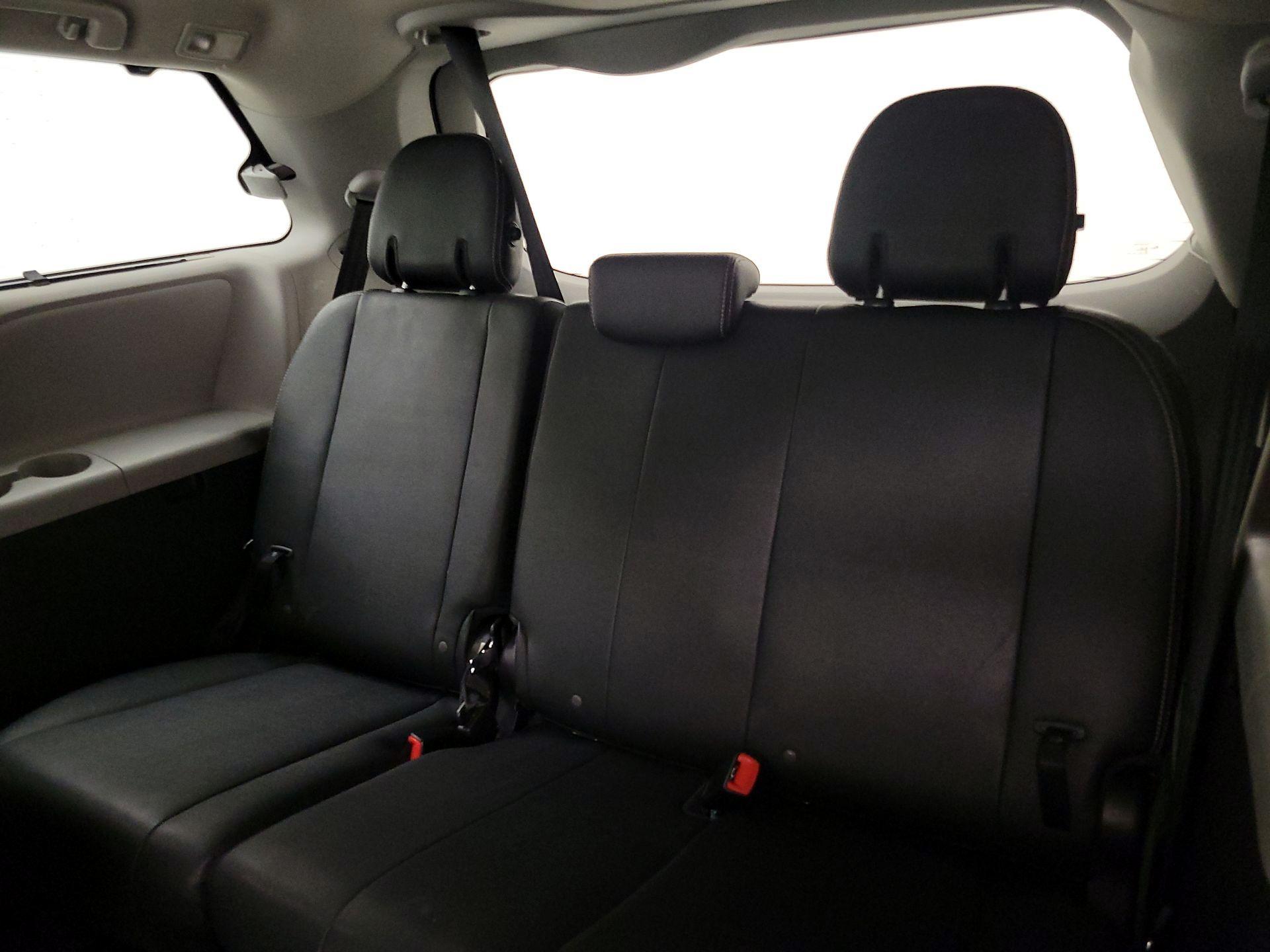 Thumbnail: 2020 Toyota Sienna - 20