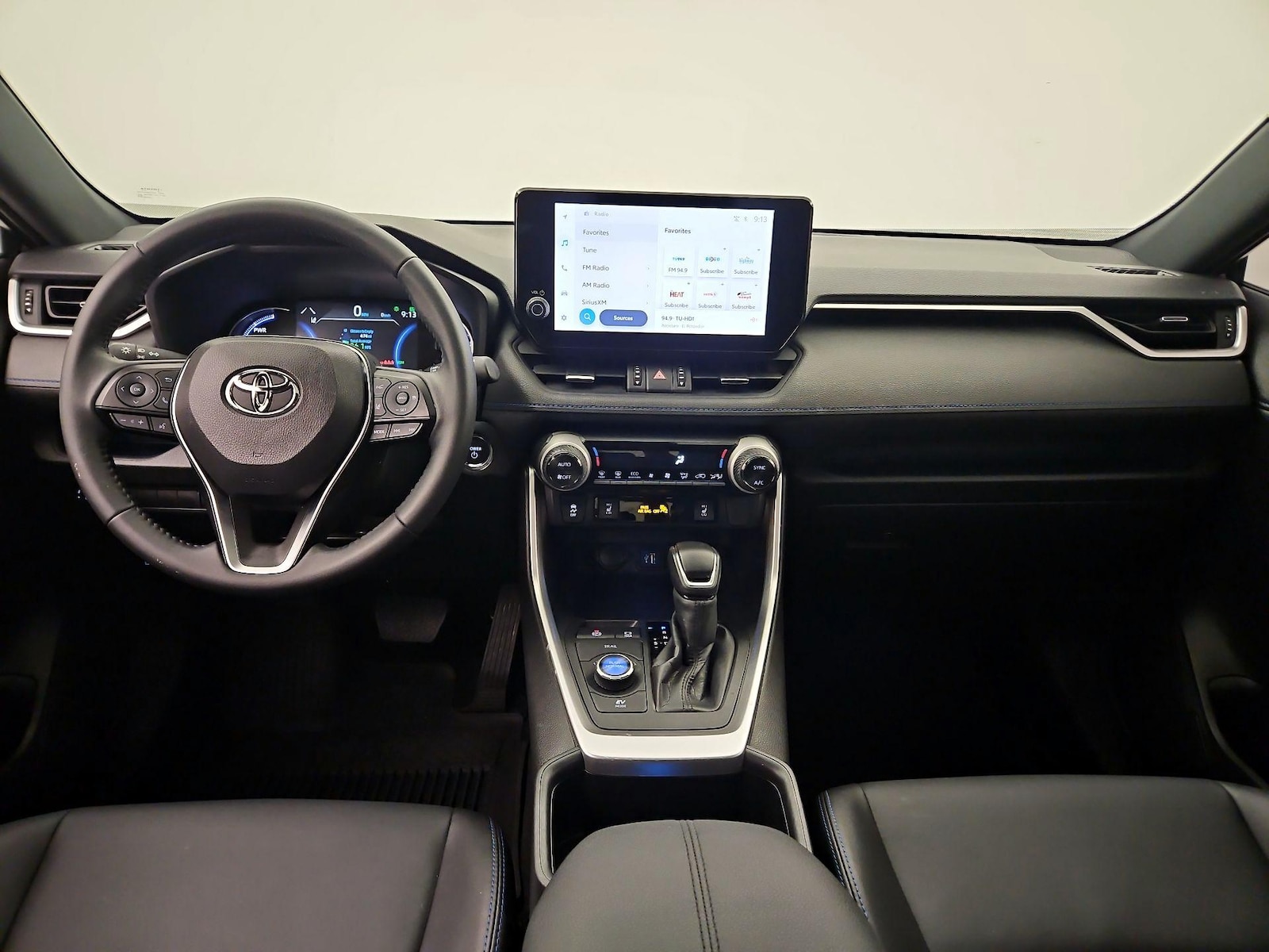 2025 Toyota RAV4 XSE - Photo 10