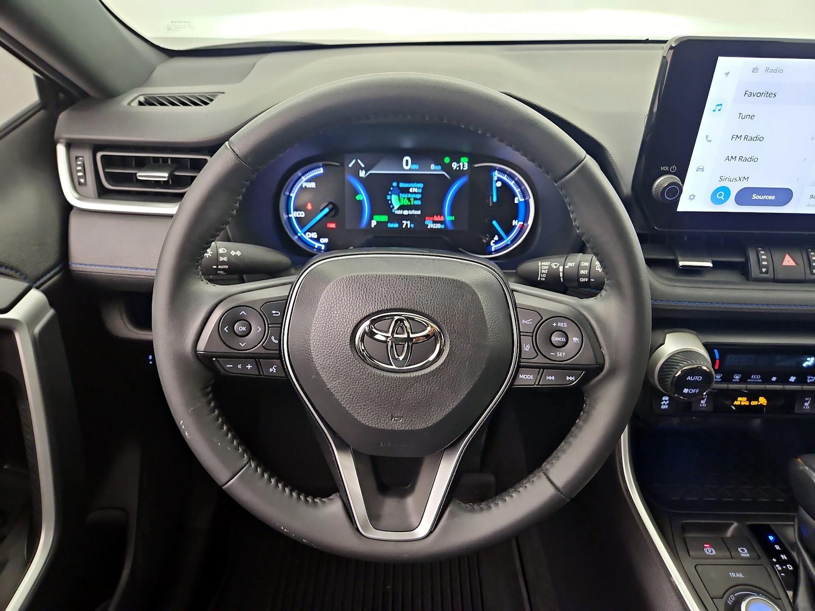 2025 Toyota RAV4 XSE - Photo 11
