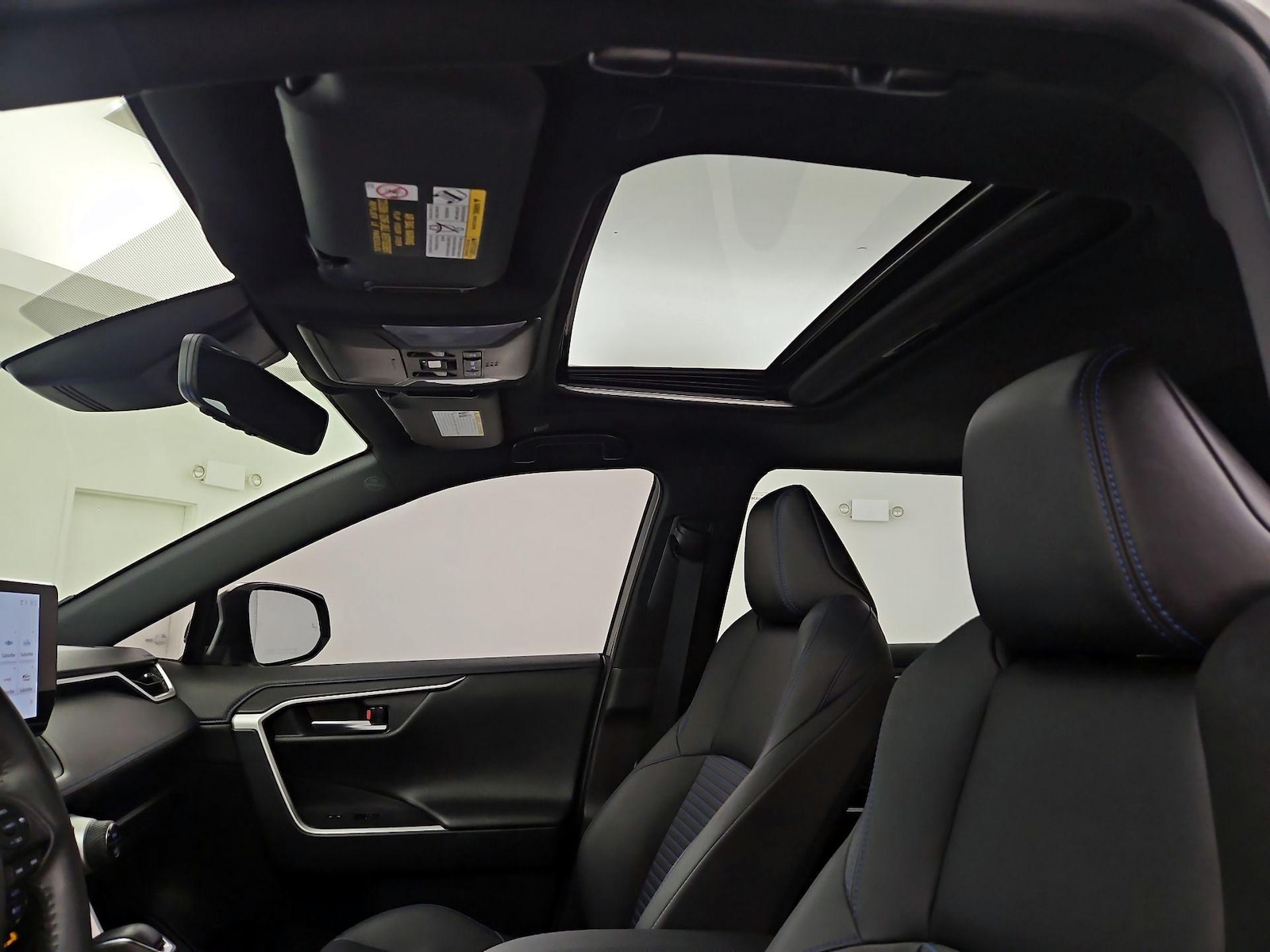 2025 Toyota RAV4 XSE - Photo 20