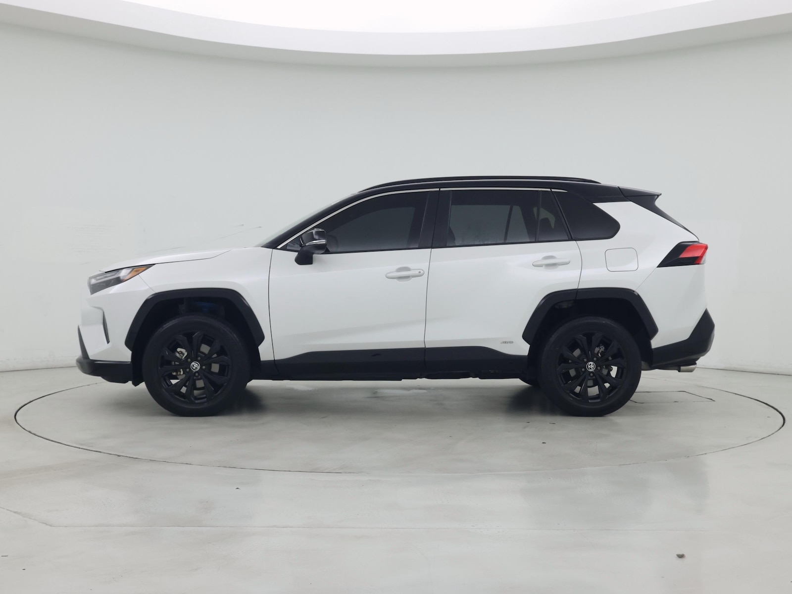 2025 Toyota RAV4 XSE - Photo 4