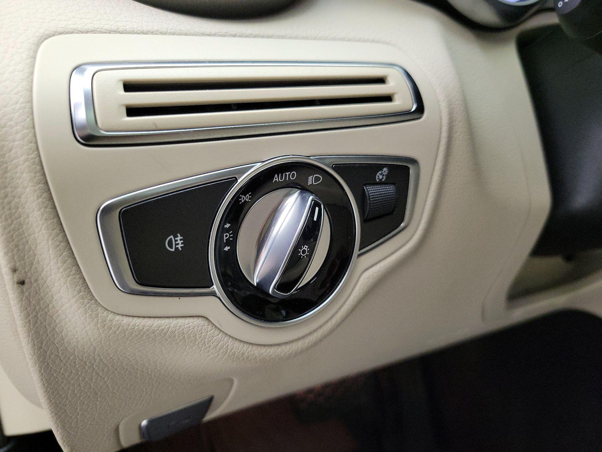 Thumbnail: 2017 Mercedes-Benz C-Class - 13