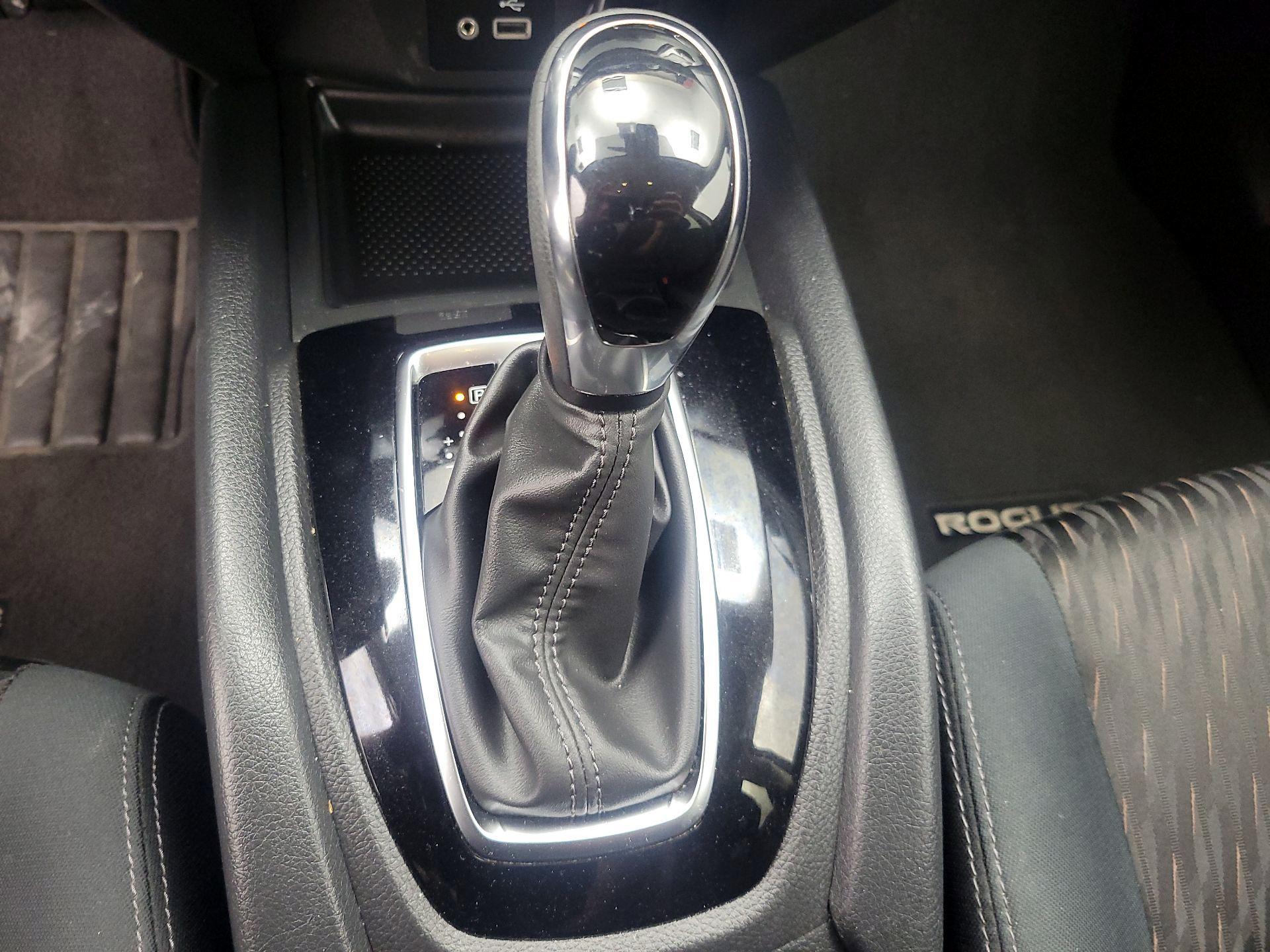 Thumbnail: 2019 Nissan Rogue - 17
