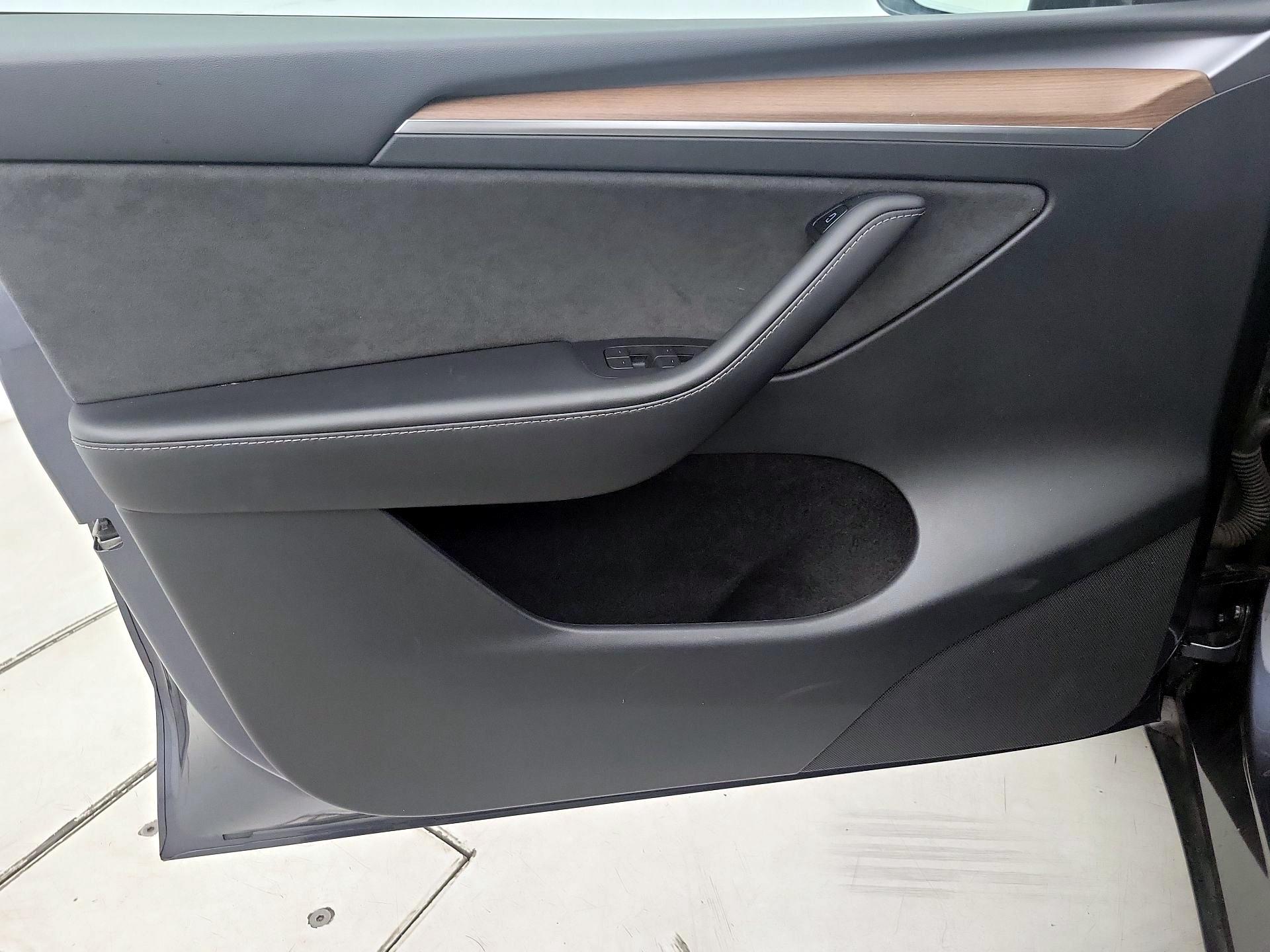 Thumbnail: 2023 Tesla Model Y - 12
