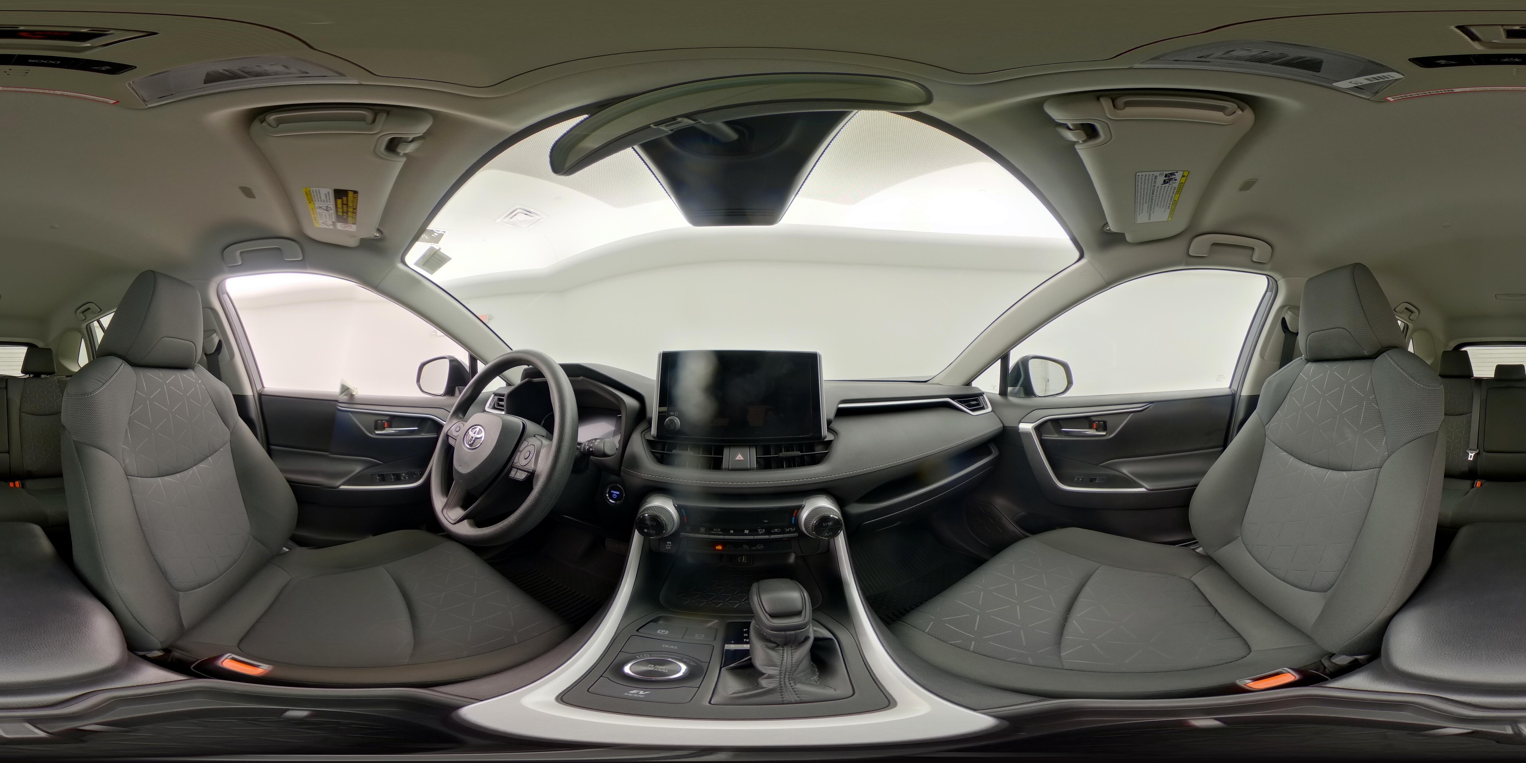 2024 Toyota RAV4 XLE - Photo 24