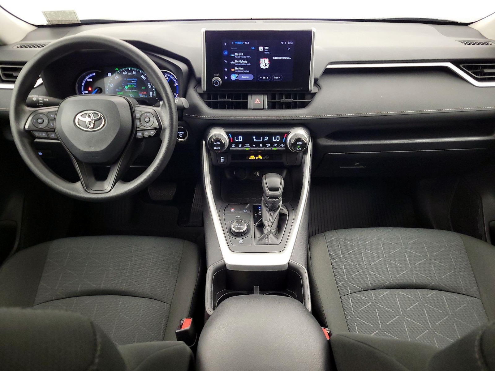 2024 Toyota RAV4 XLE - Photo 10