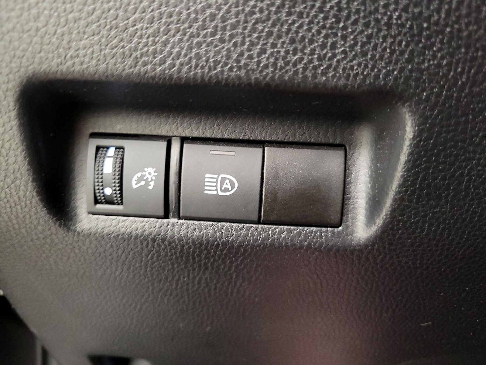 2024 Toyota RAV4 XLE - Photo 14