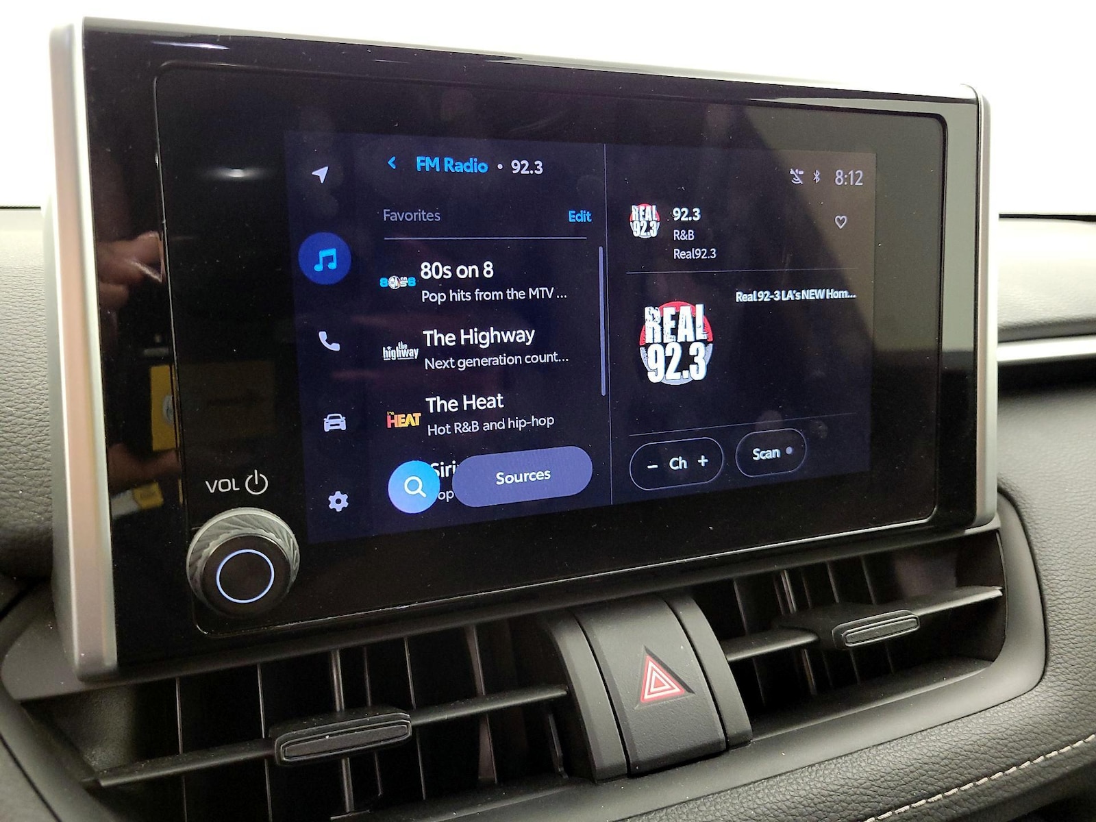 2024 Toyota RAV4 XLE - Photo 16