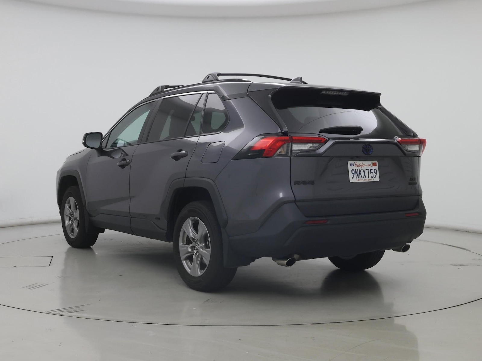 2024 Toyota RAV4 XLE - Photo 3