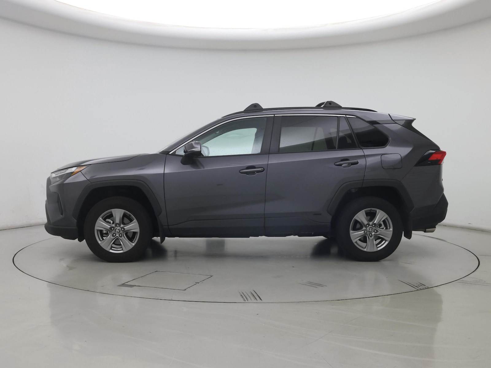 2024 Toyota RAV4 XLE - Photo 4