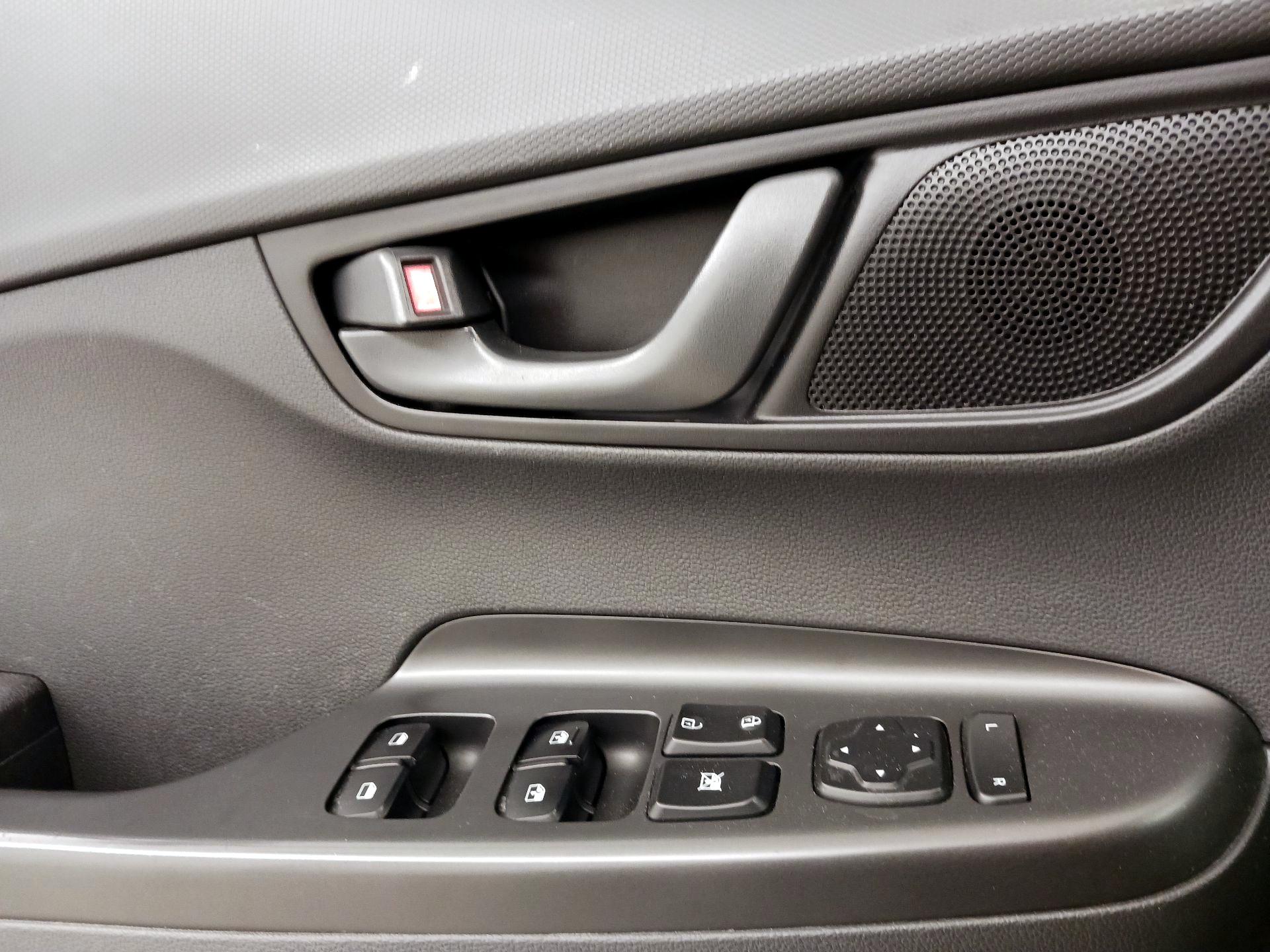 Thumbnail: 2021 Hyundai Kona - 12