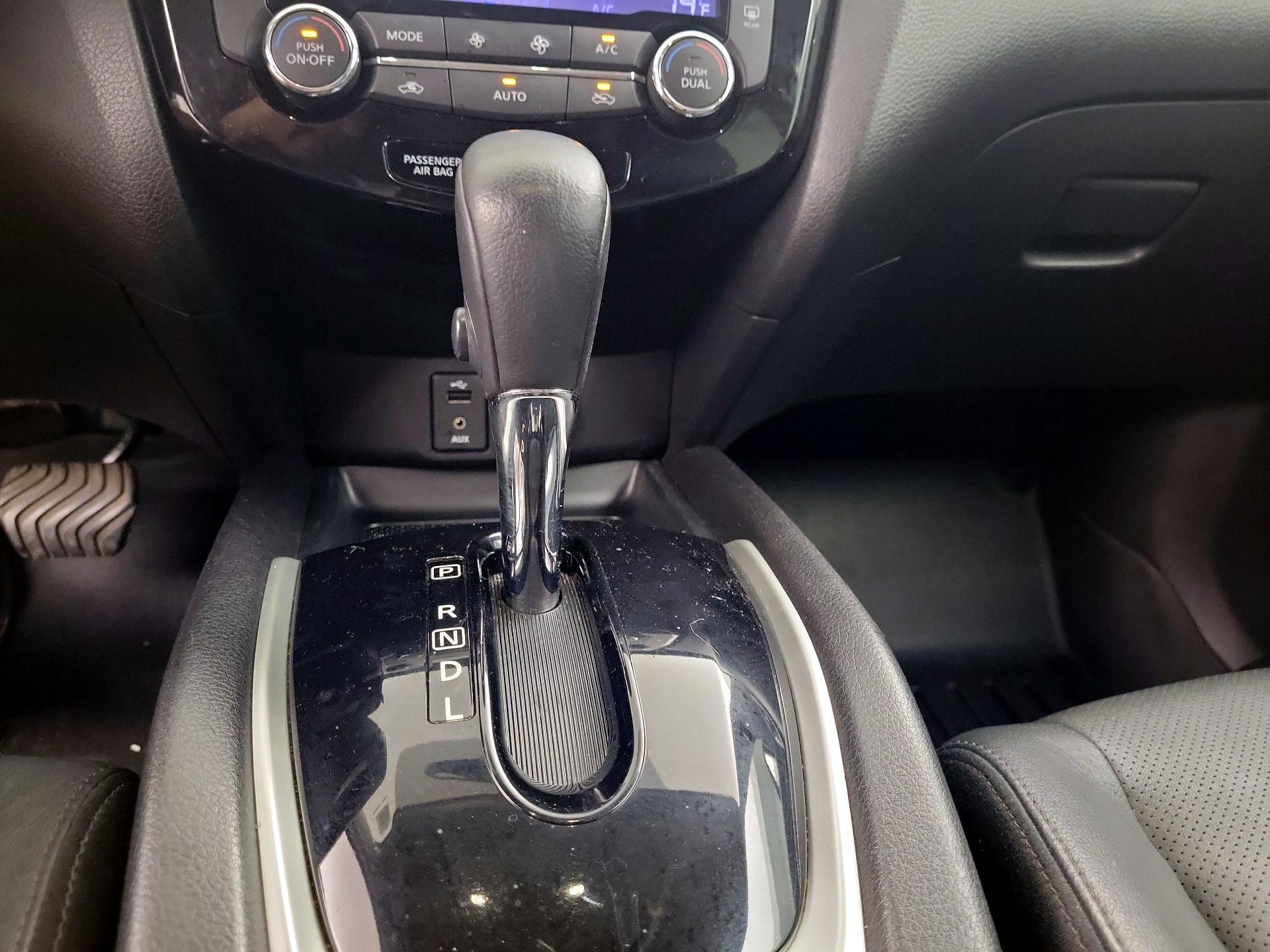 Thumbnail: 2015 Nissan Rogue - 18