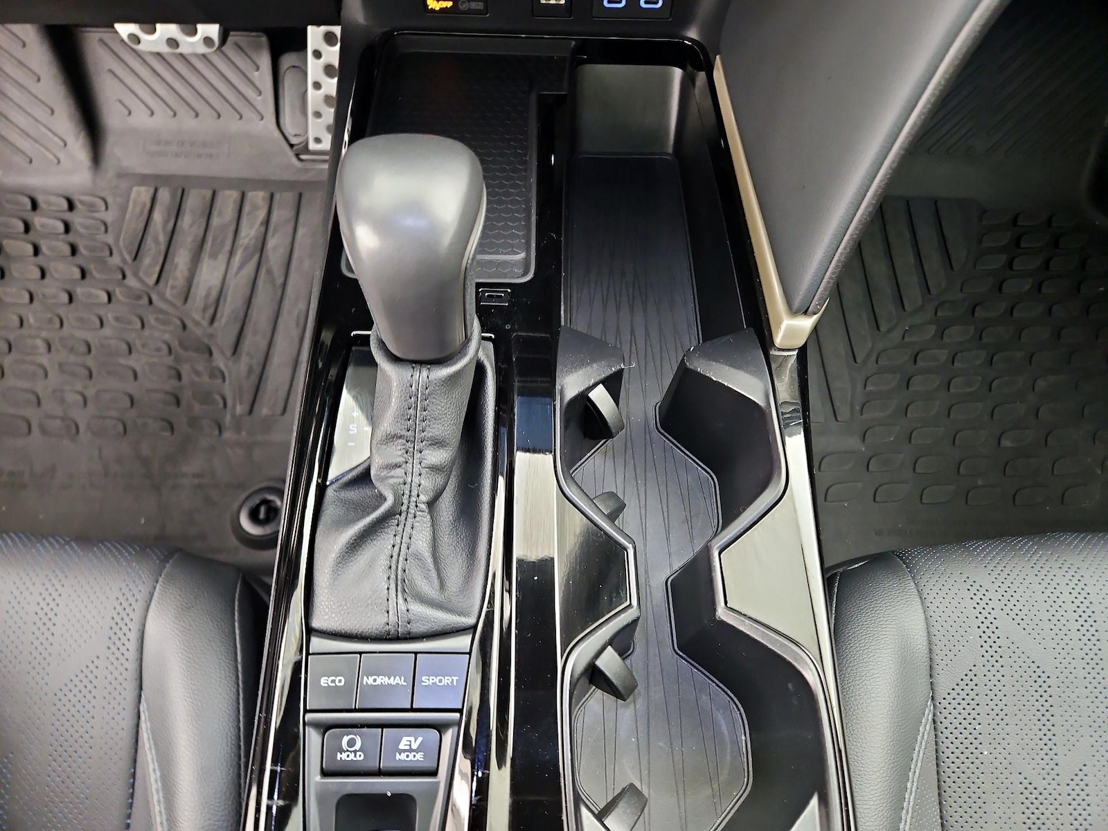 2025 Toyota Camry XSE - Photo 18