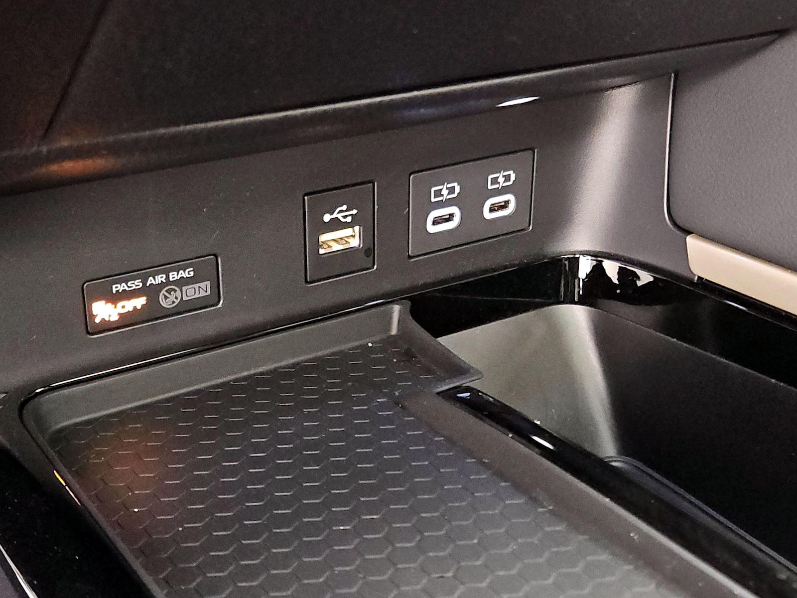 2025 Toyota Camry XSE - Photo 19