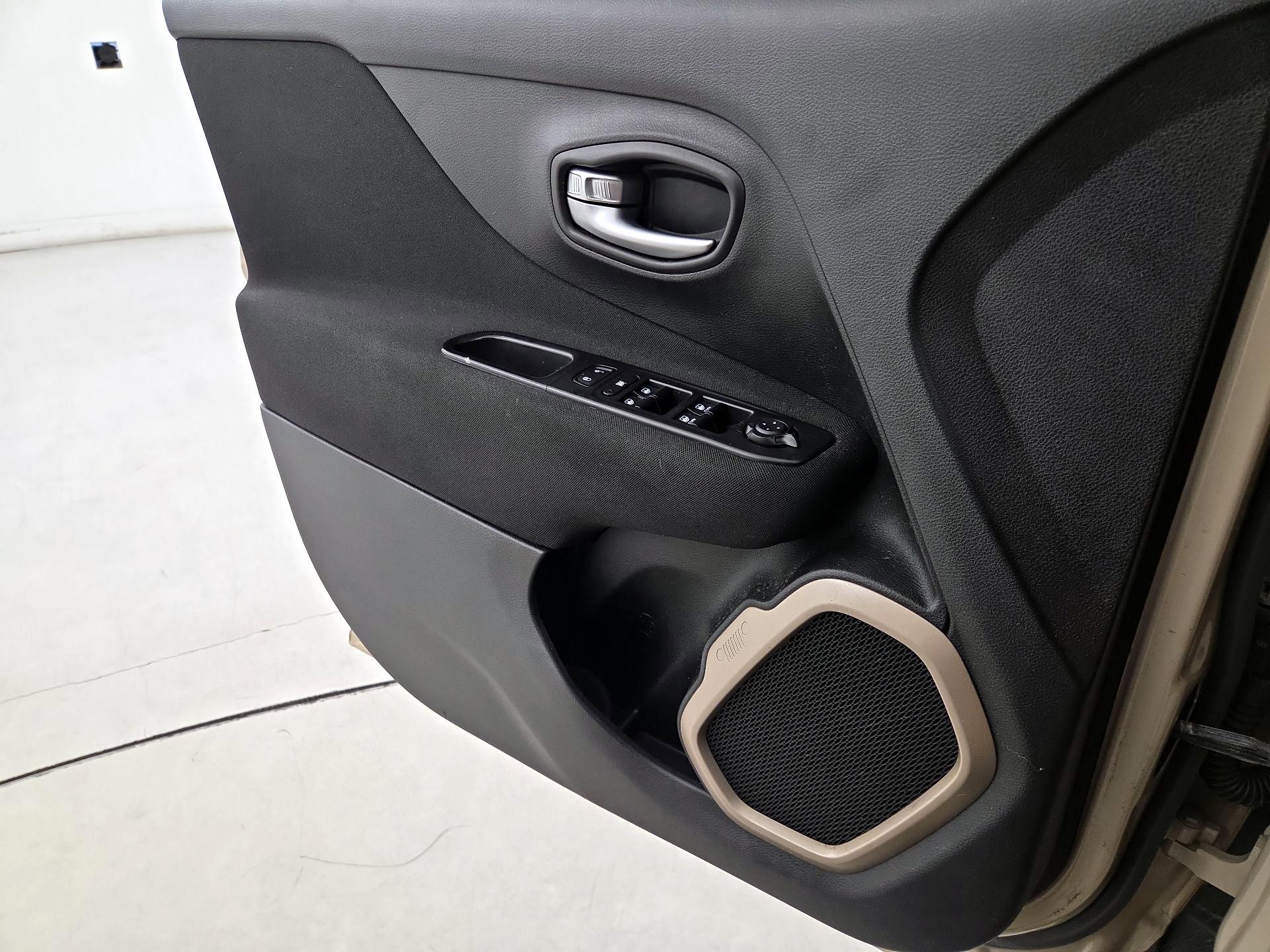 Thumbnail: 2016 Jeep Renegade - 12
