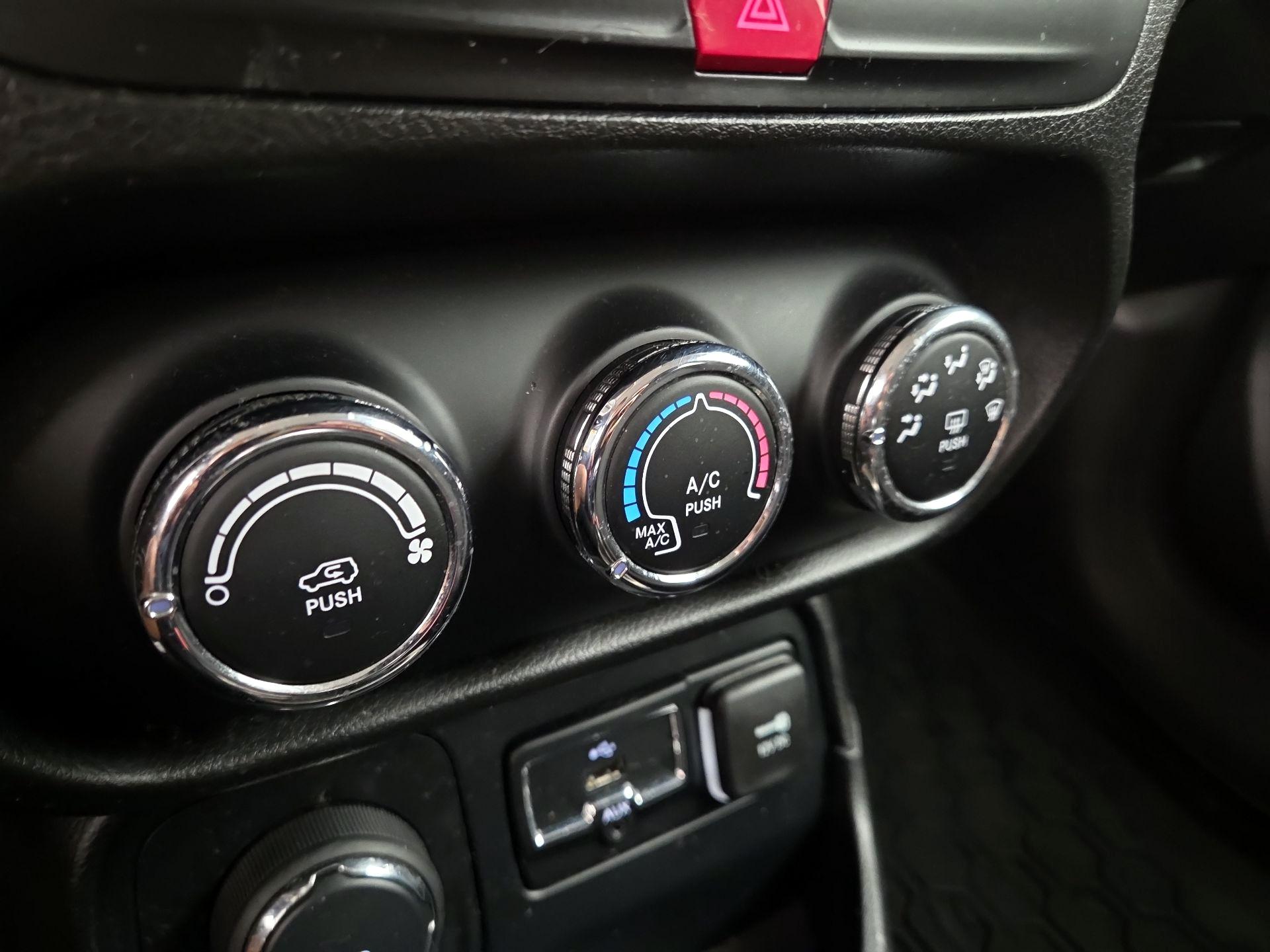 Thumbnail: 2016 Jeep Renegade - 16
