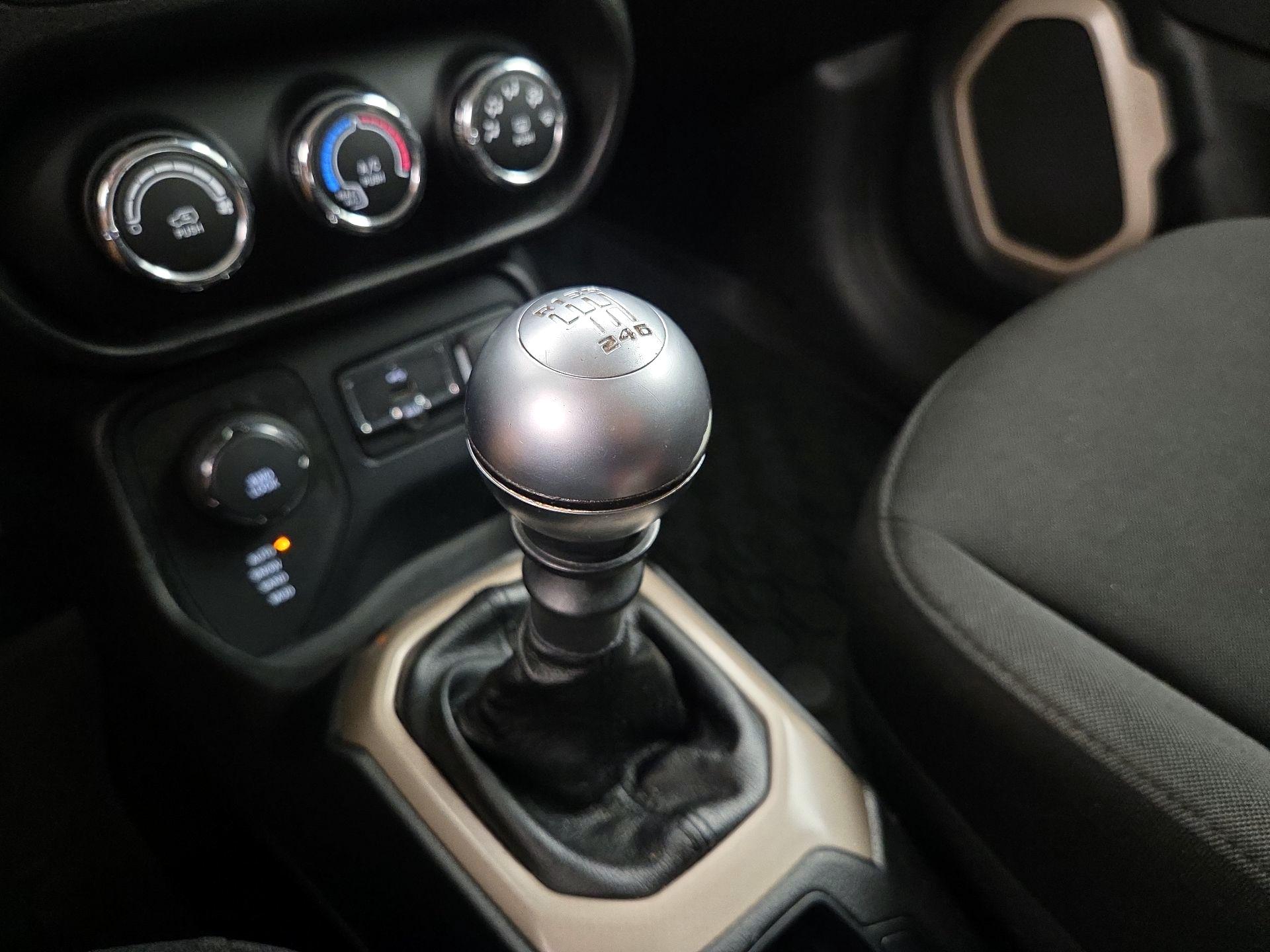 Thumbnail: 2016 Jeep Renegade - 17