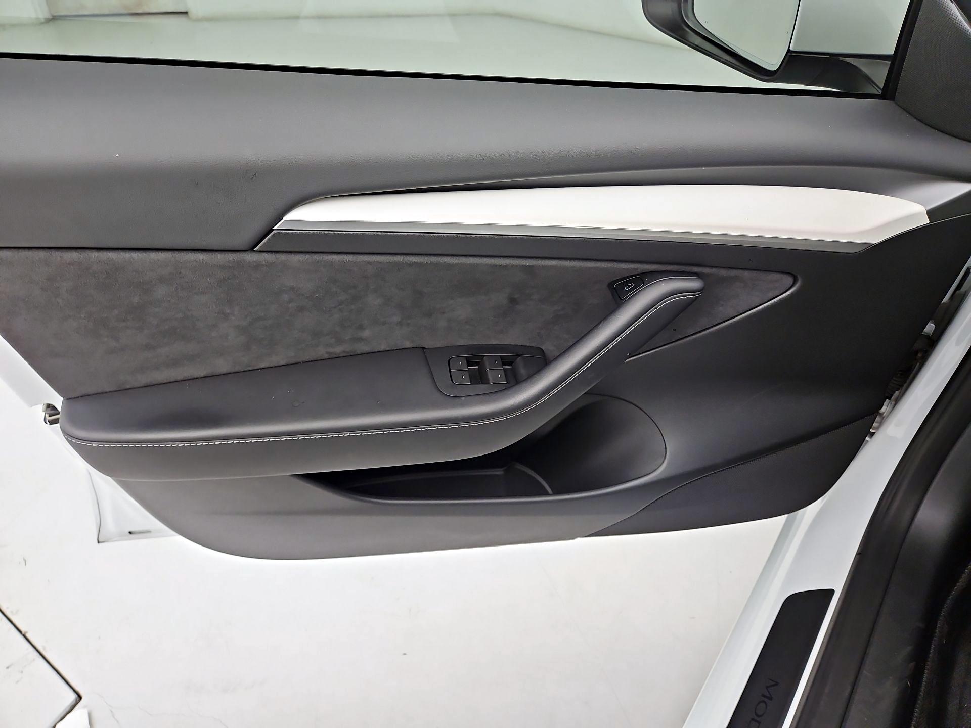 Thumbnail: 2023 Tesla Model 3 - 12