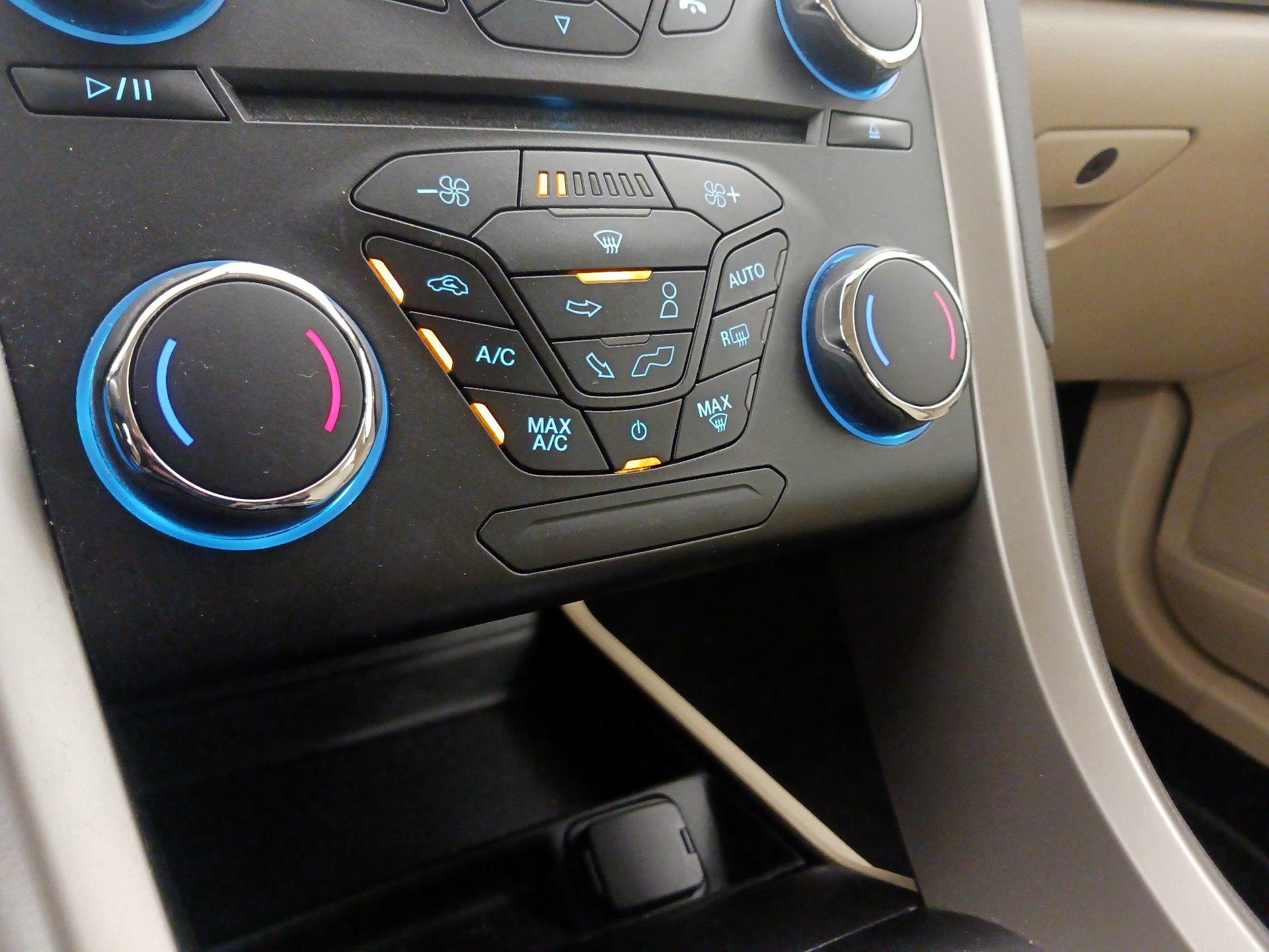 Thumbnail: 2015 Ford Fusion - 16