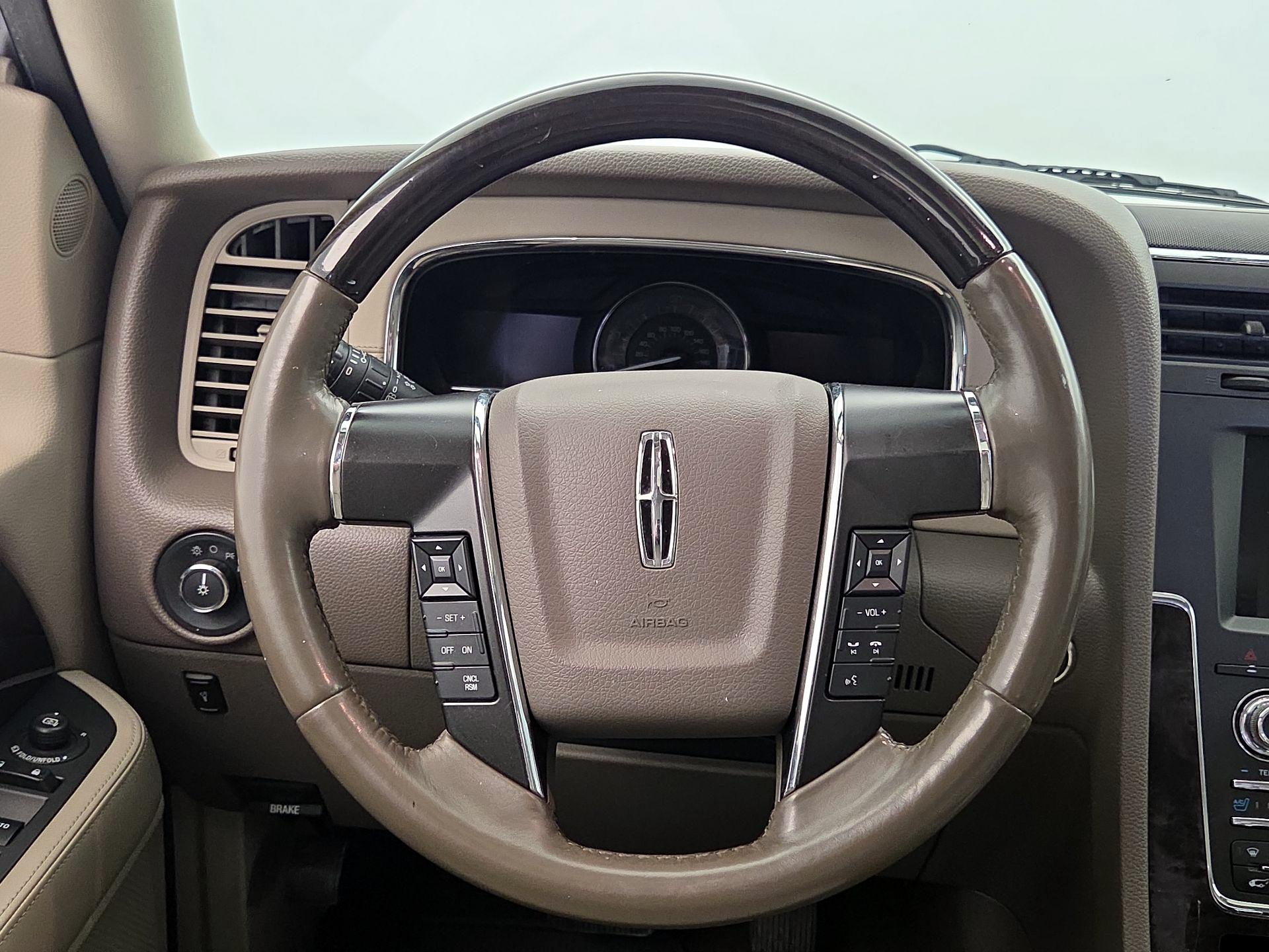 Thumbnail: 2017 Lincoln Navigator - 10