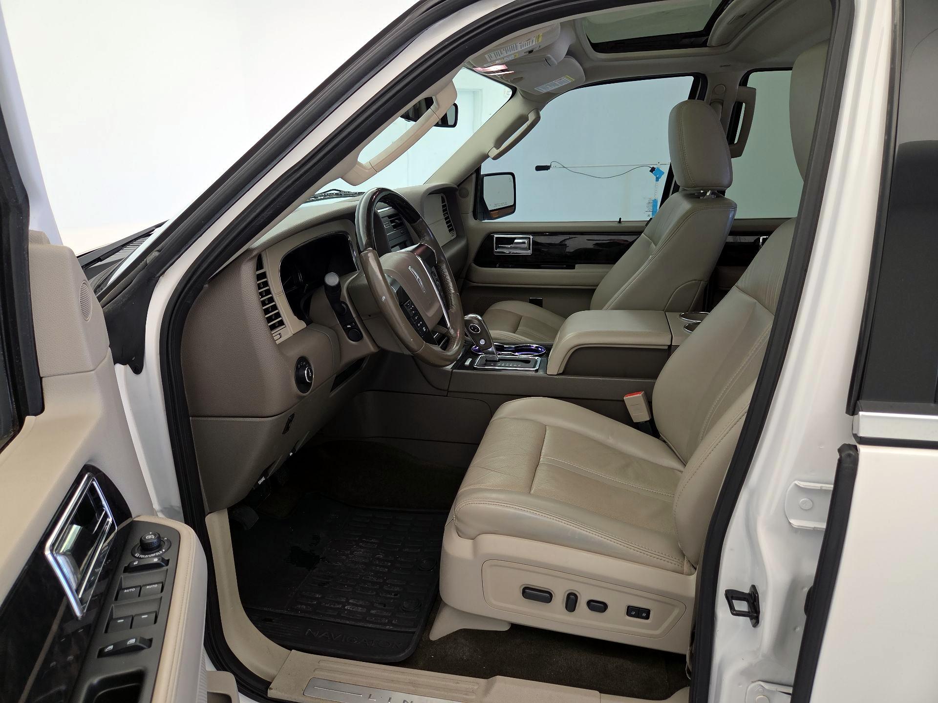 Thumbnail: 2017 Lincoln Navigator - 11