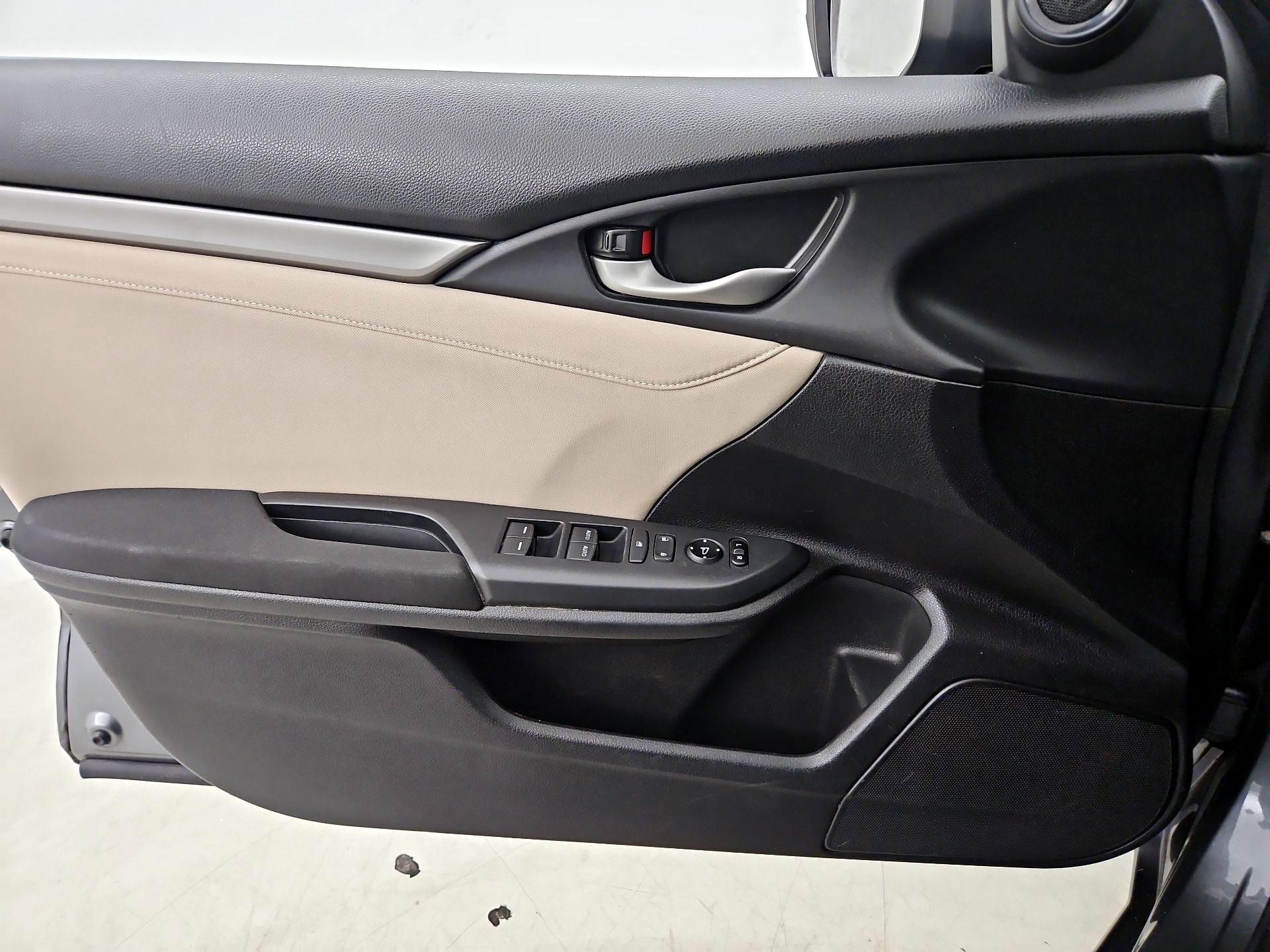 Thumbnail: 2017 Honda Civic - 12