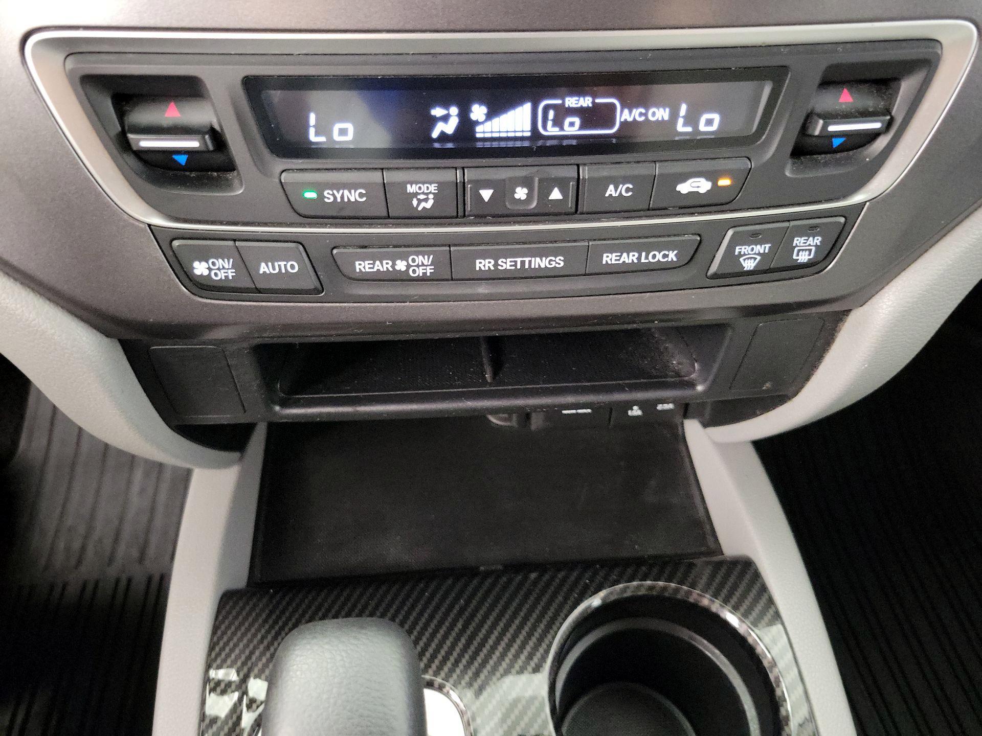 Thumbnail: 2018 Honda Pilot - 16