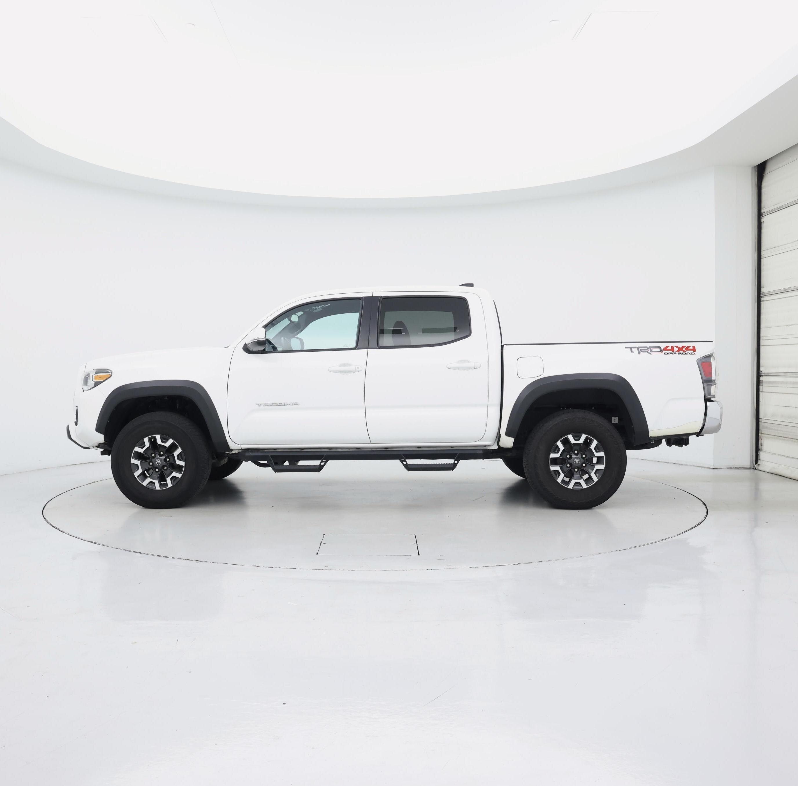 Thumbnail: 2020 Toyota Tacoma - 3