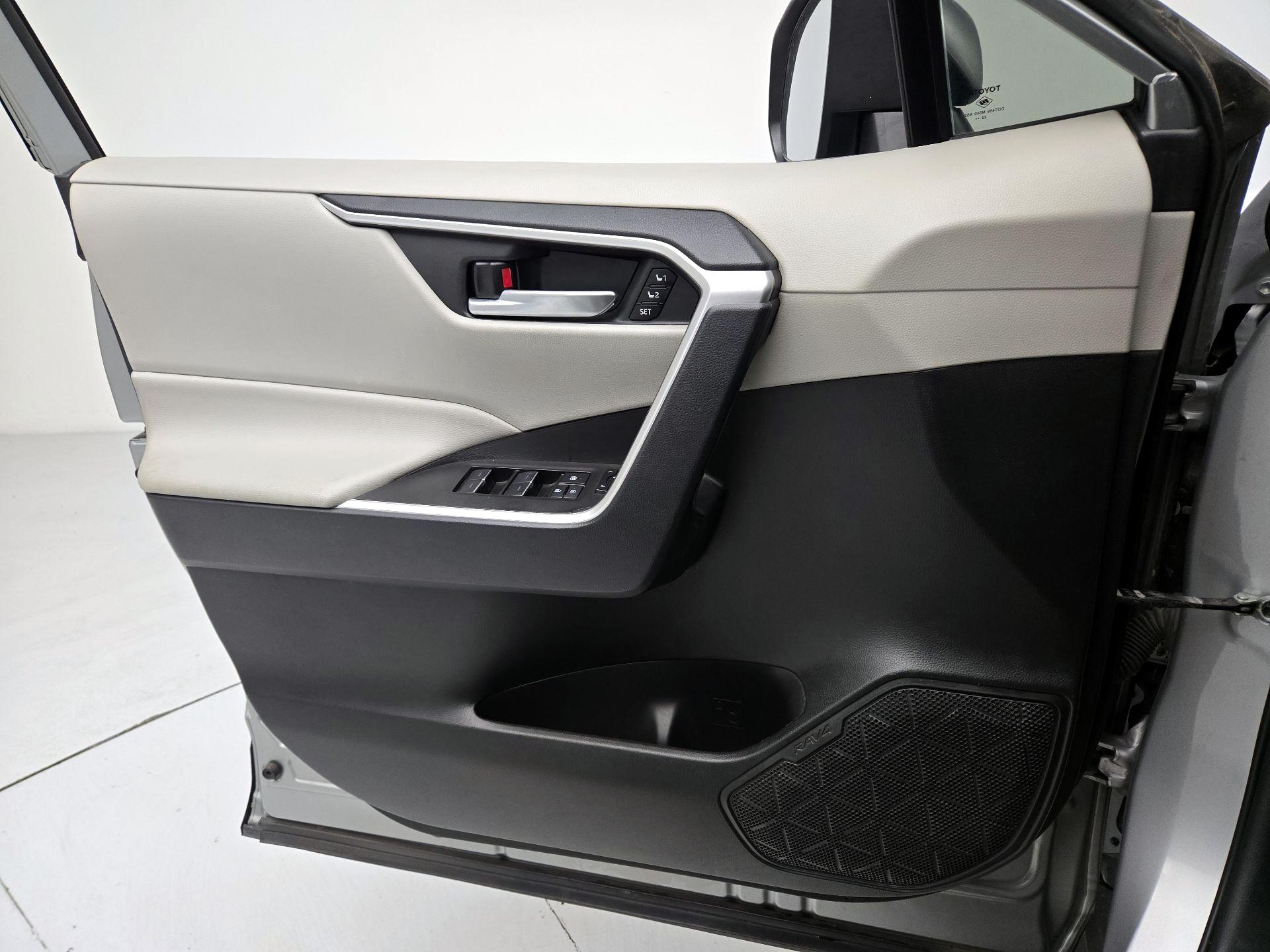 Thumbnail: 2023 Toyota RAV4 - 12