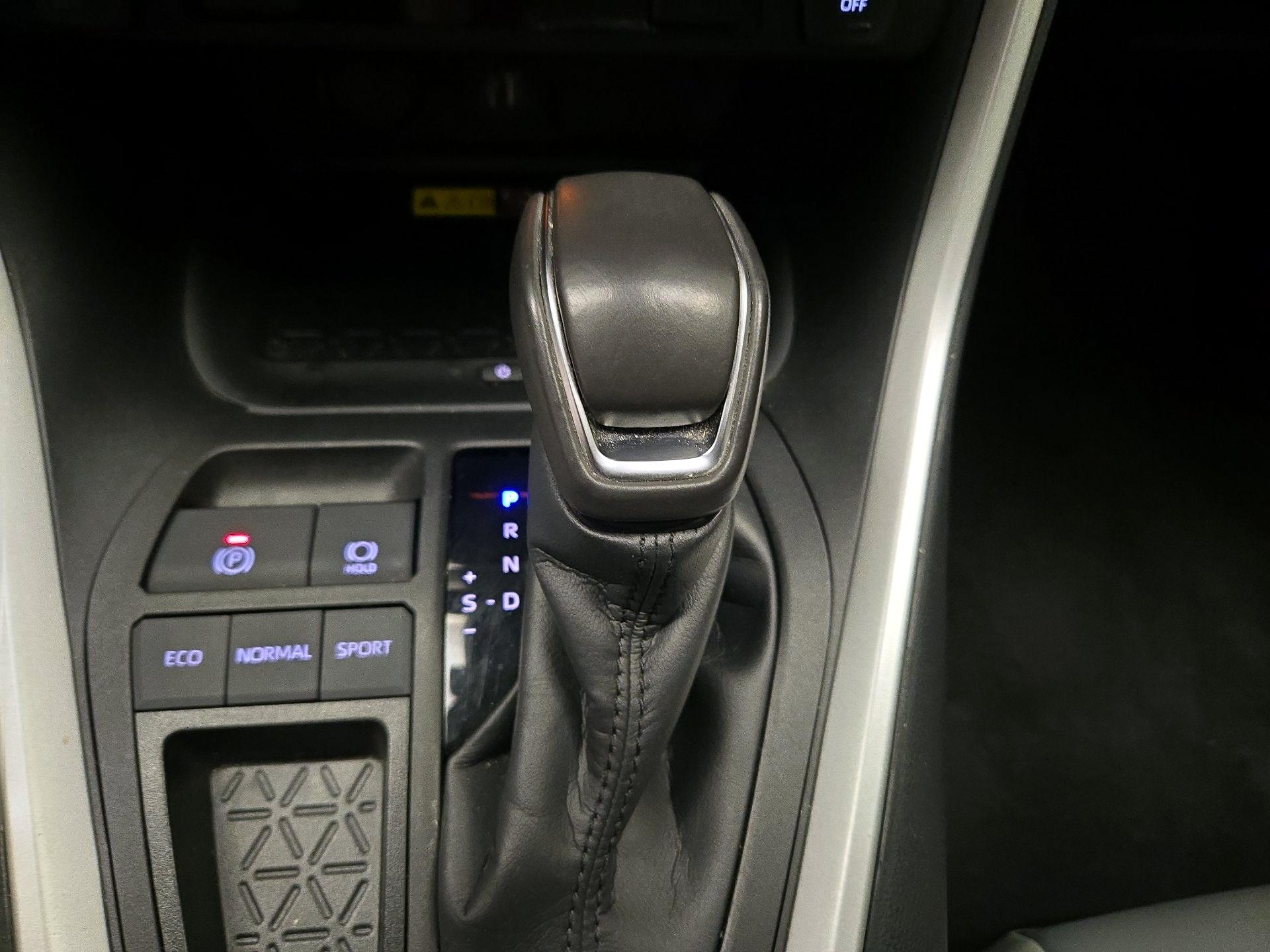 Thumbnail: 2023 Toyota RAV4 - 17