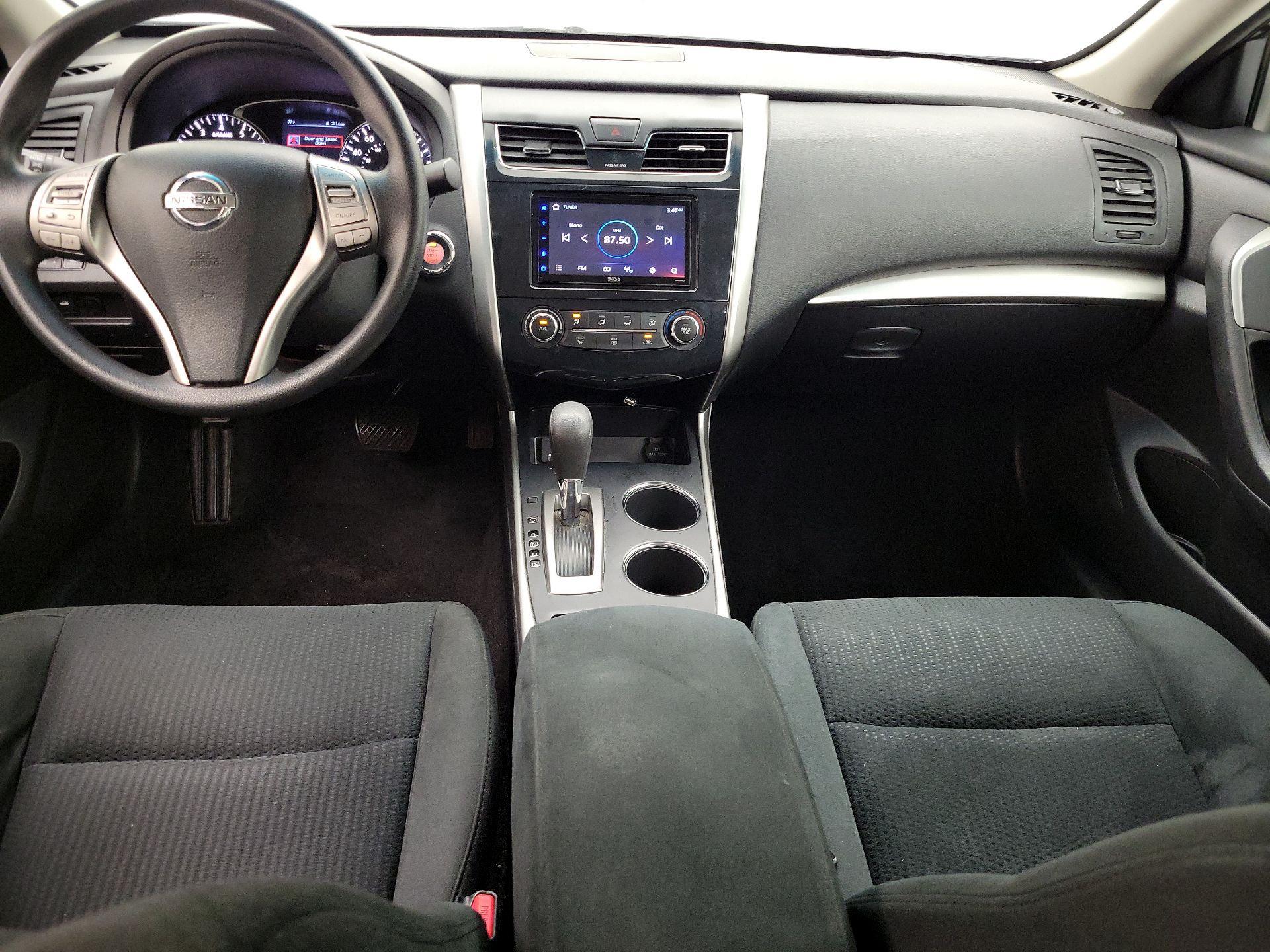 Thumbnail: 2015 Nissan Altima - 9