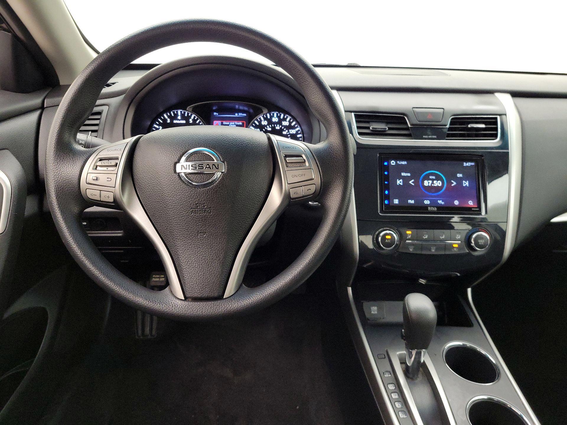 Thumbnail: 2015 Nissan Altima - 10