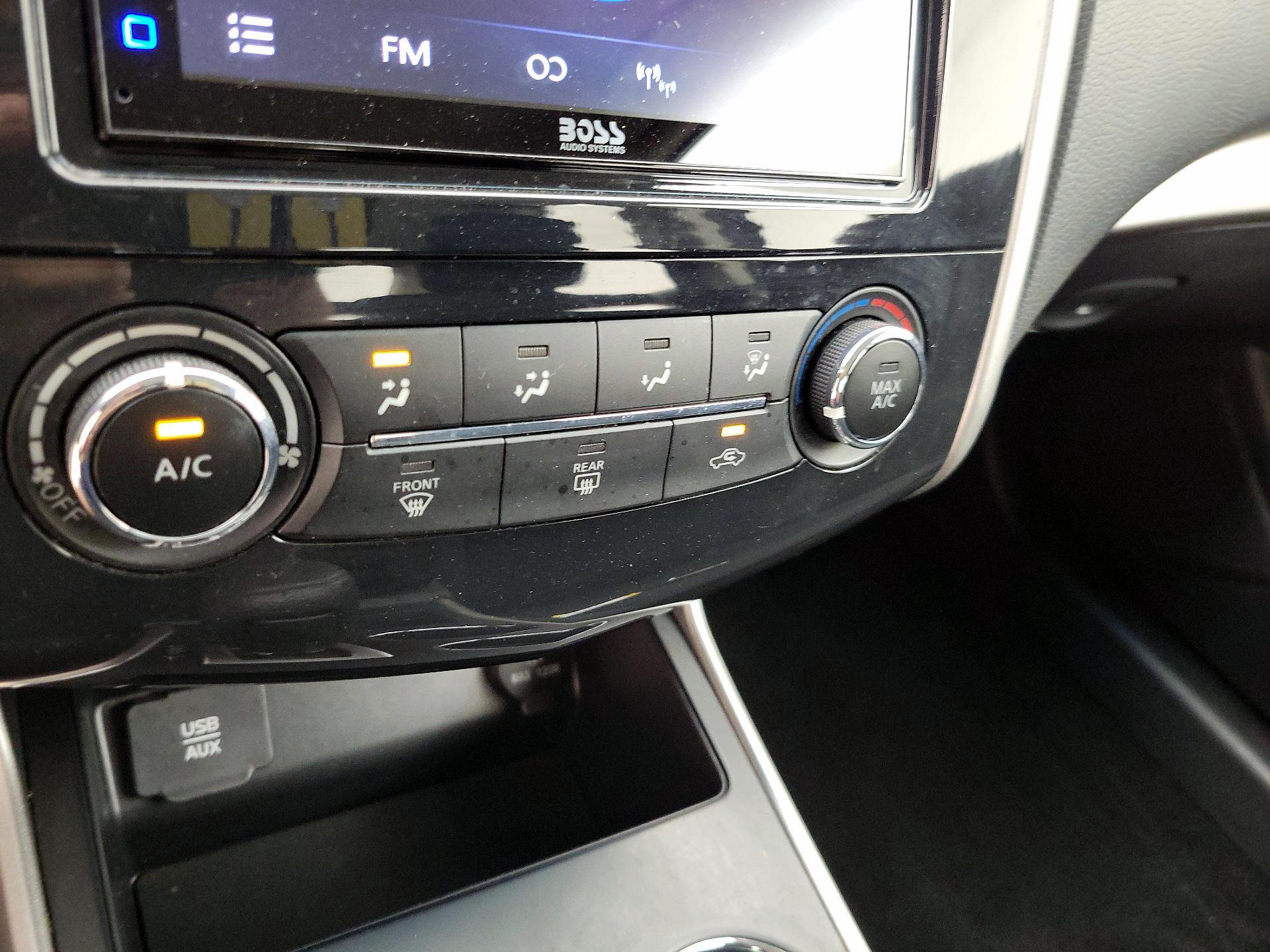 Thumbnail: 2015 Nissan Altima - 14