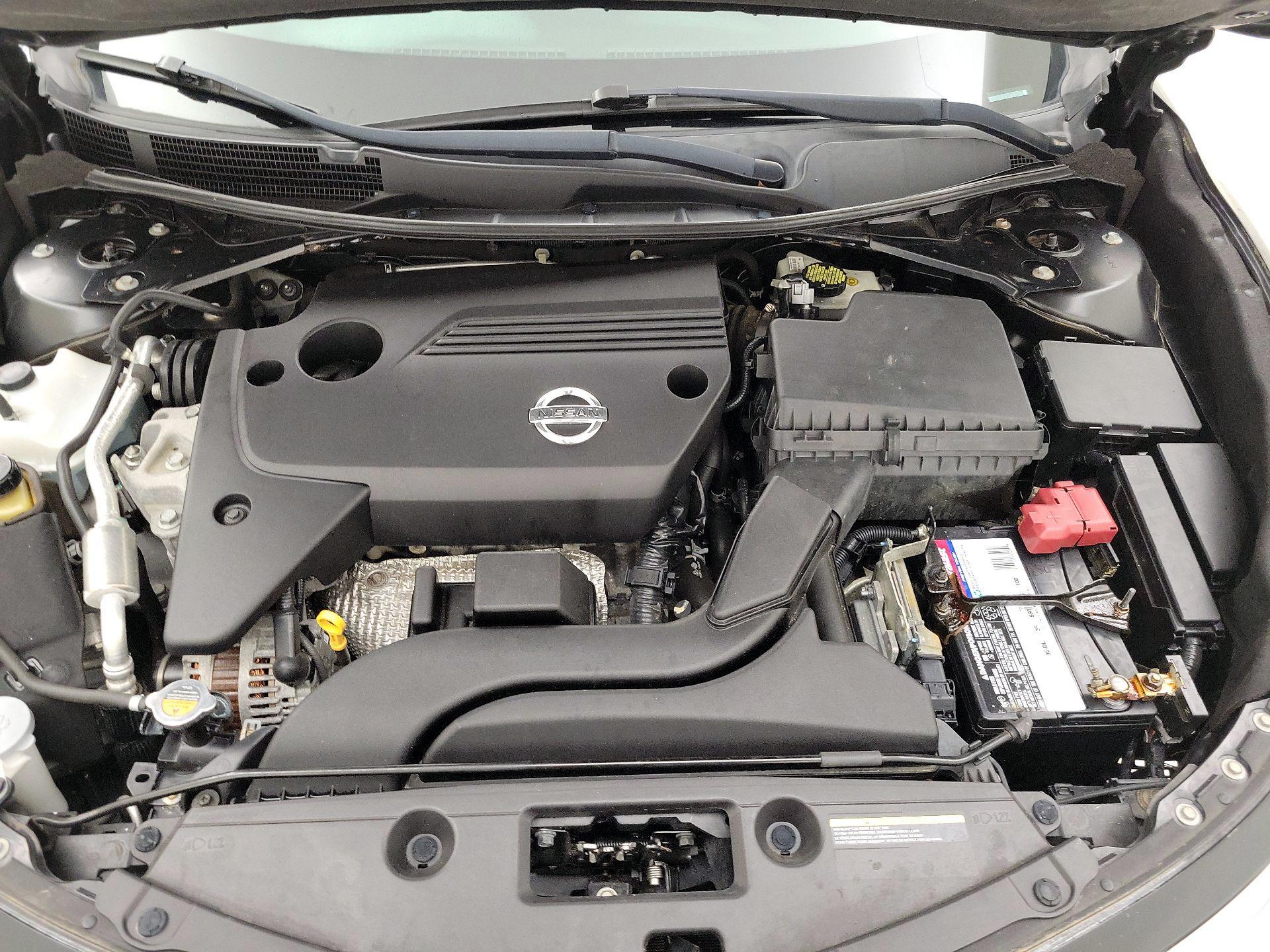 Thumbnail: 2015 Nissan Altima - 17
