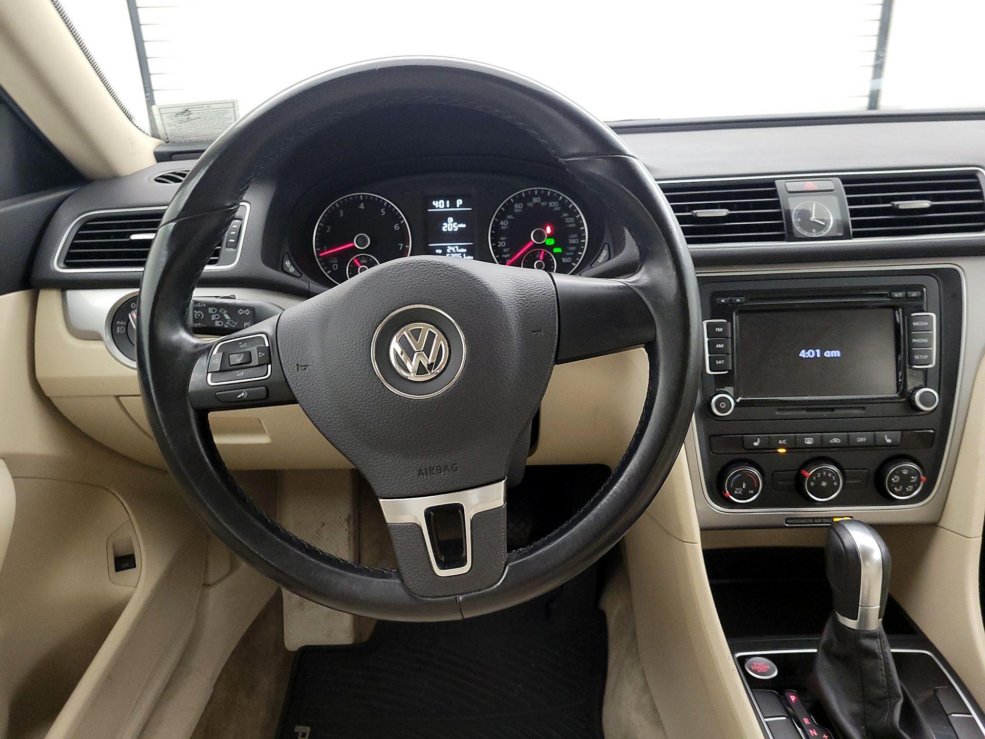 Thumbnail: 2015 Volkswagen Passat - 10