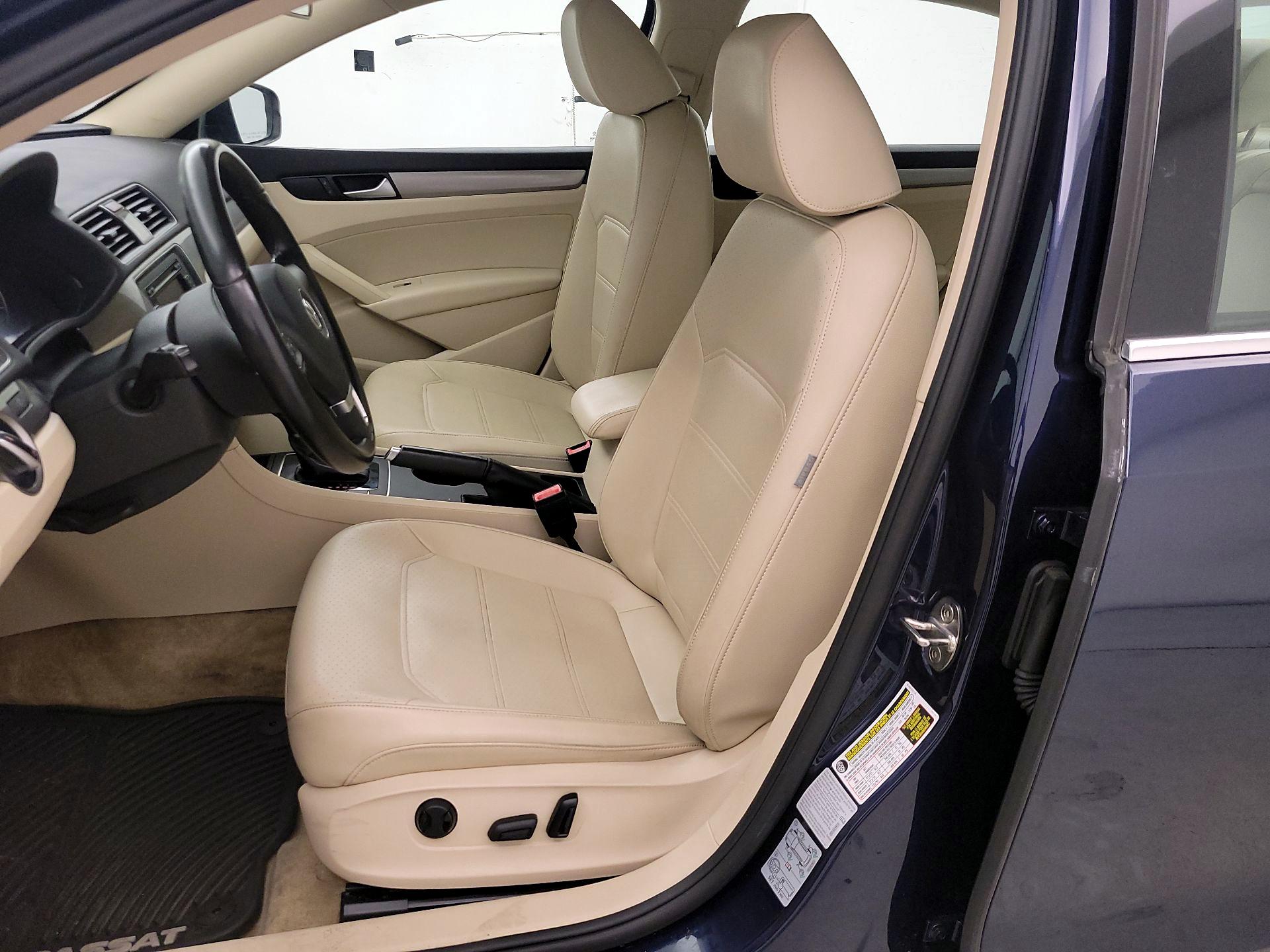 Thumbnail: 2015 Volkswagen Passat - 11