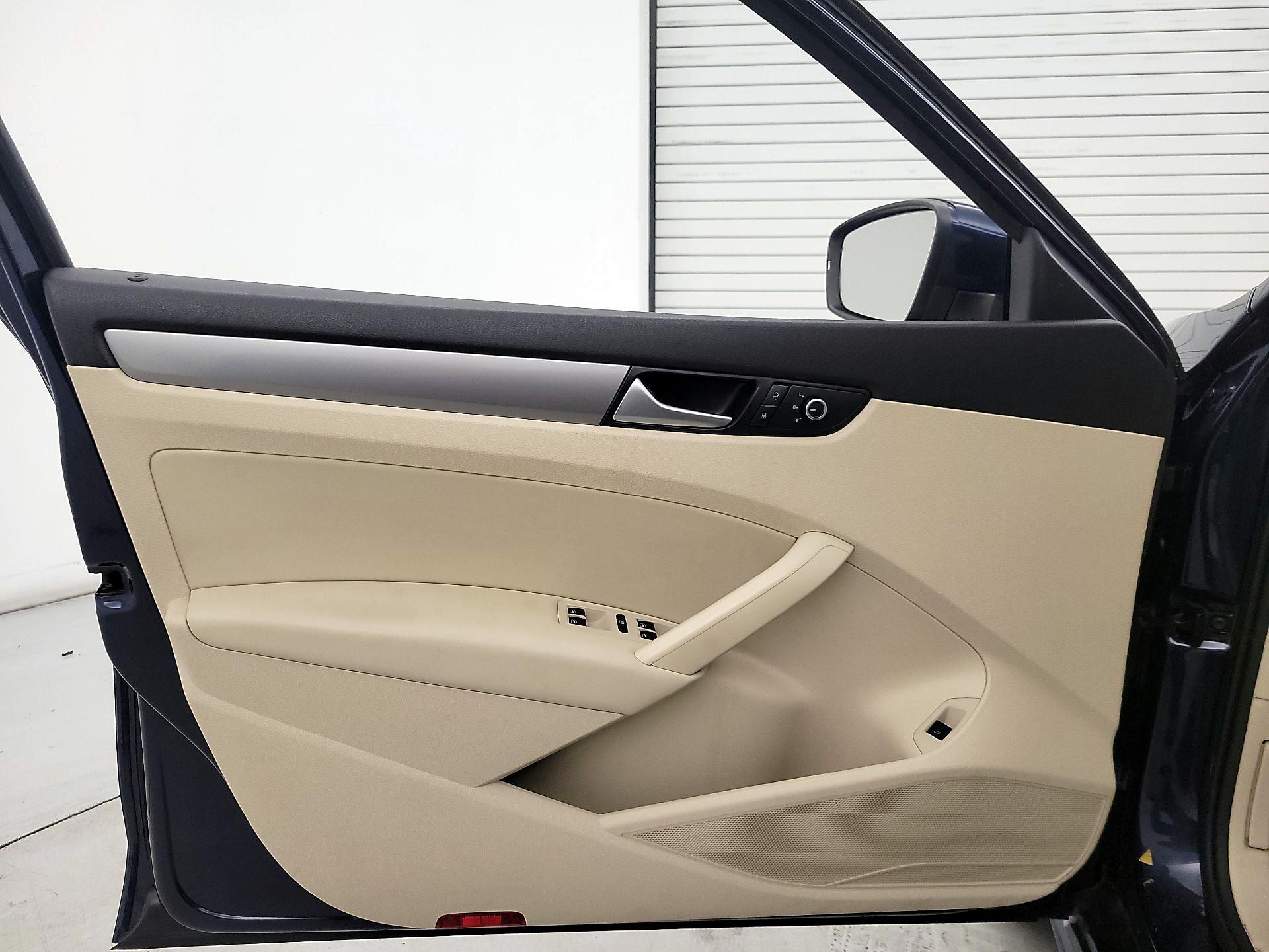 Thumbnail: 2015 Volkswagen Passat - 12