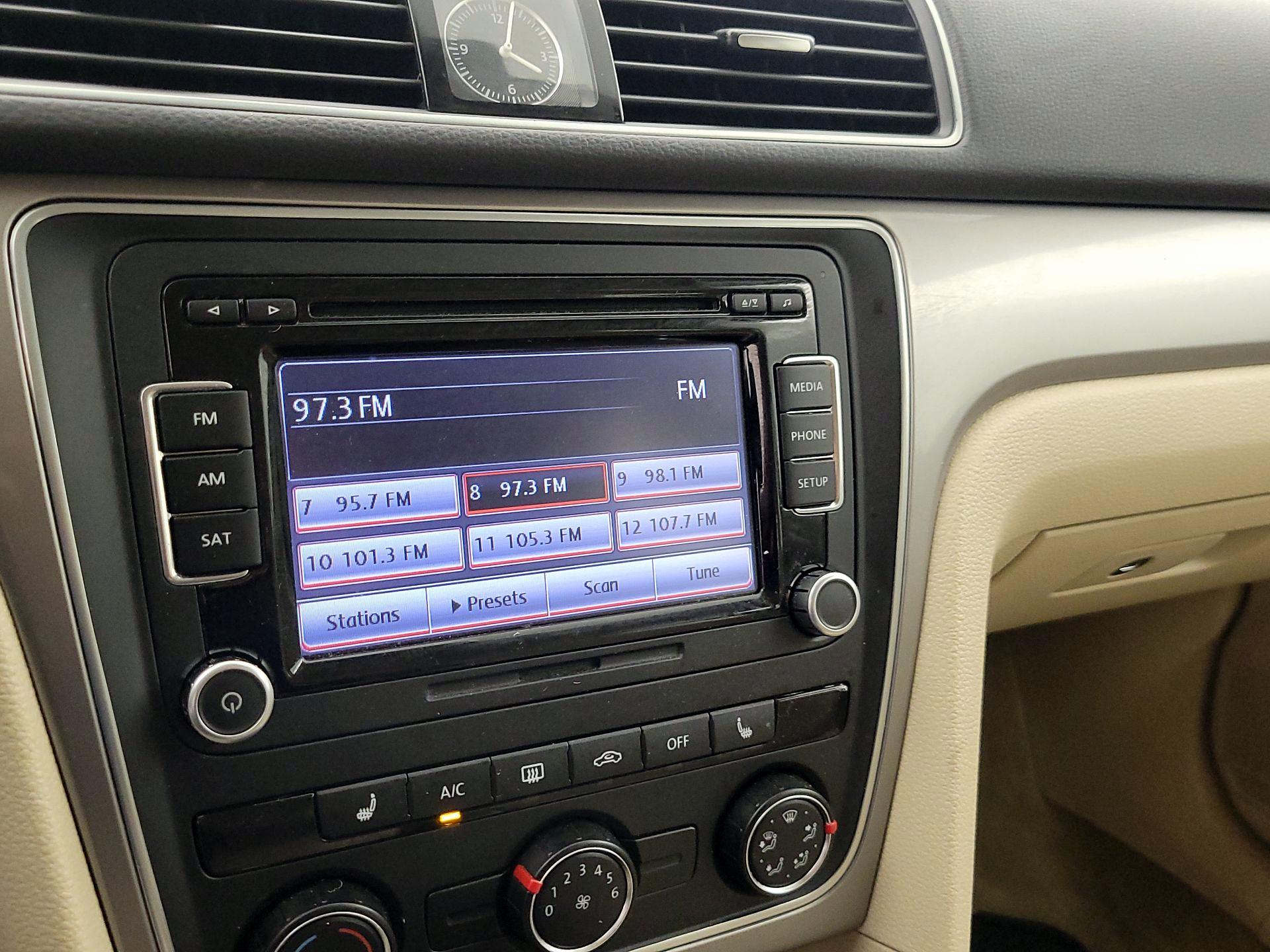 Thumbnail: 2015 Volkswagen Passat - 14