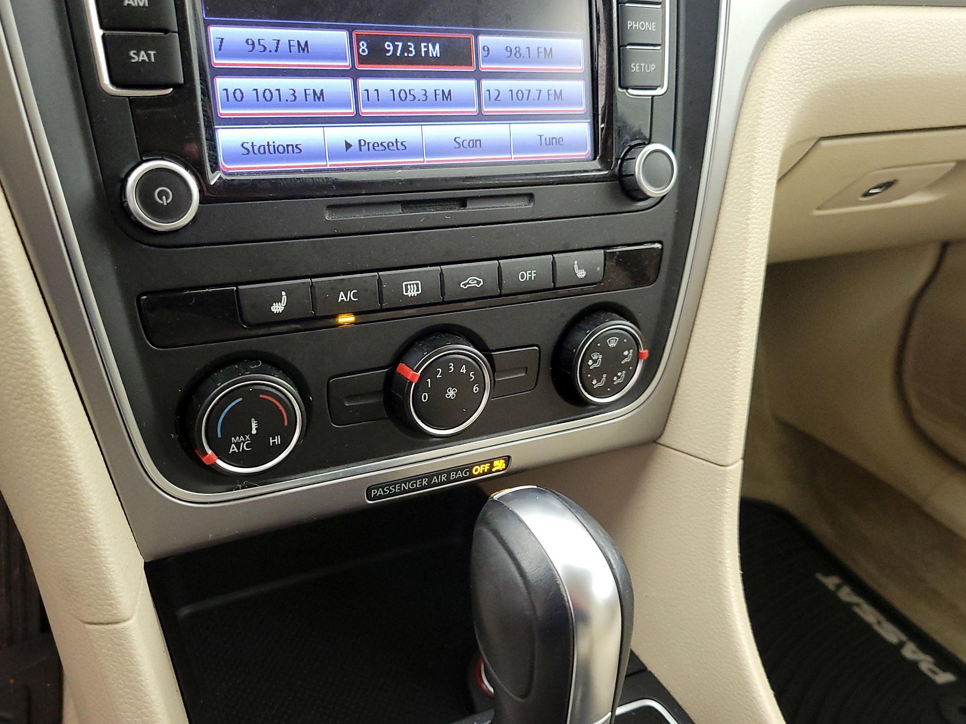 Thumbnail: 2015 Volkswagen Passat - 15
