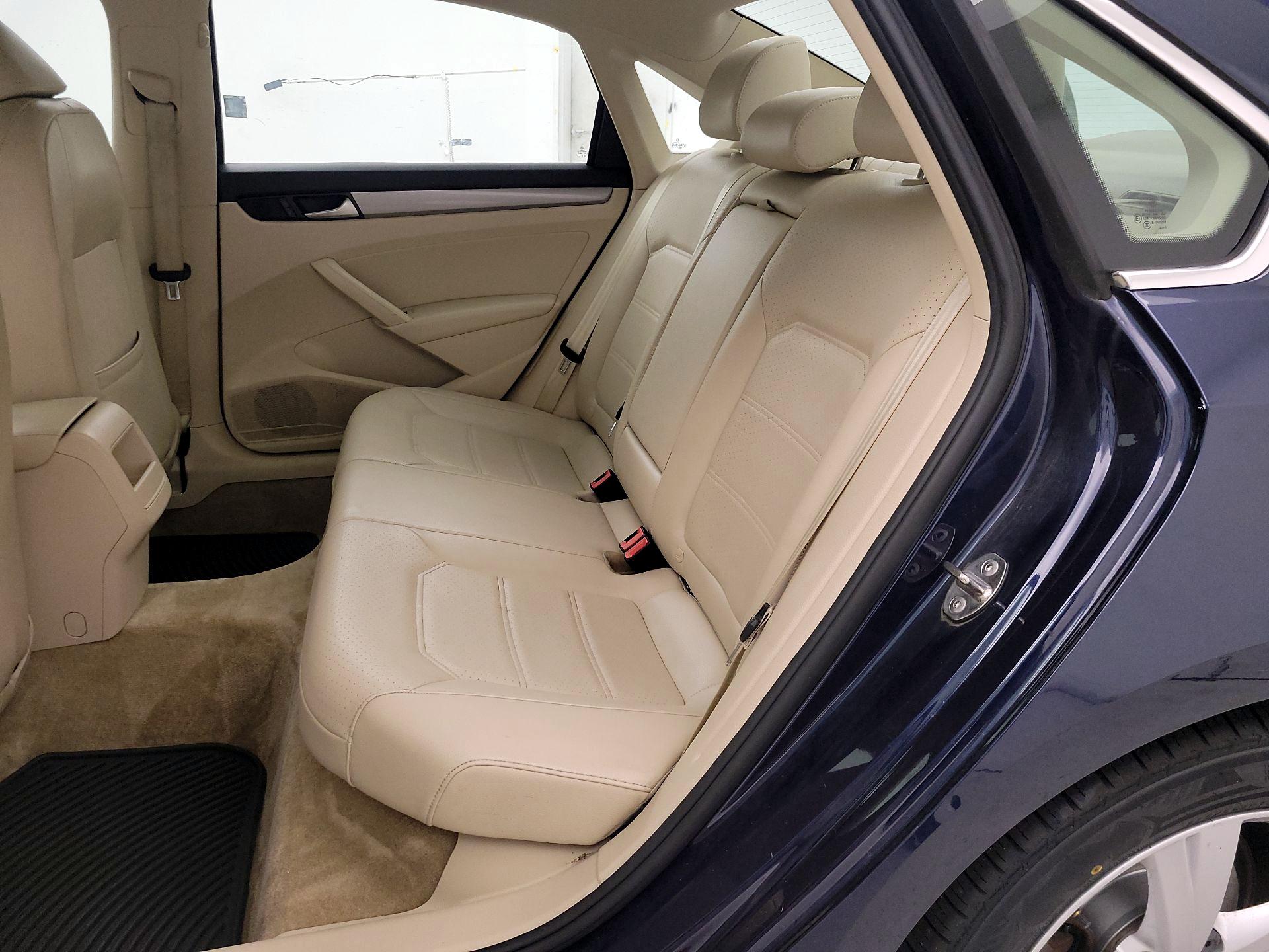 Thumbnail: 2015 Volkswagen Passat - 17