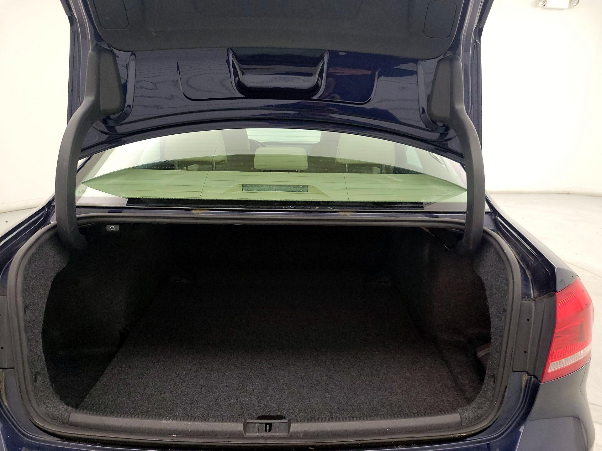 Thumbnail: 2015 Volkswagen Passat - 18