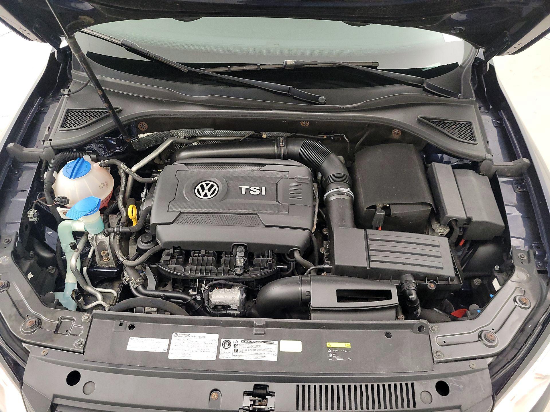 Thumbnail: 2015 Volkswagen Passat - 19