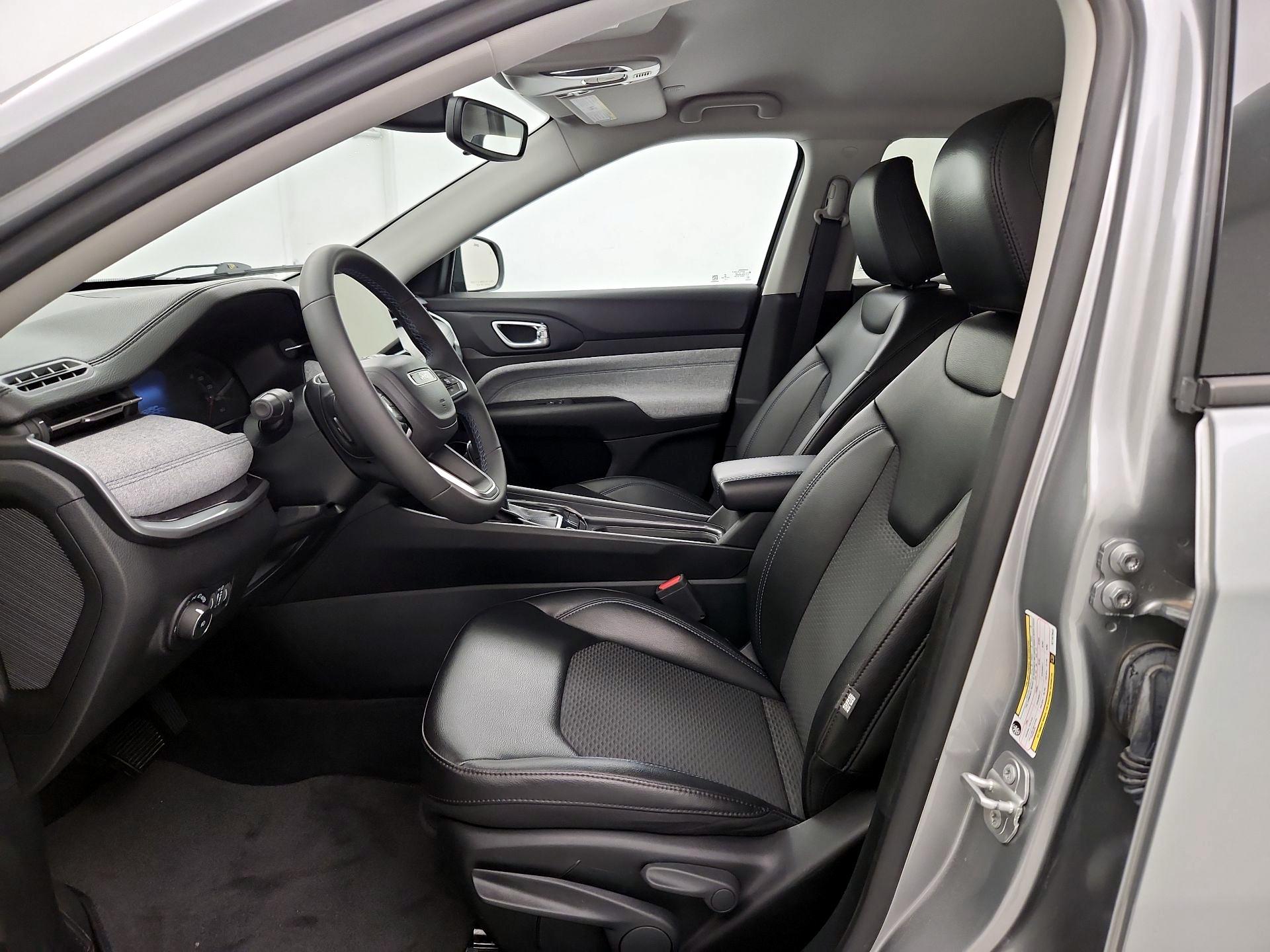 Thumbnail: 2022 Jeep Compass - 11