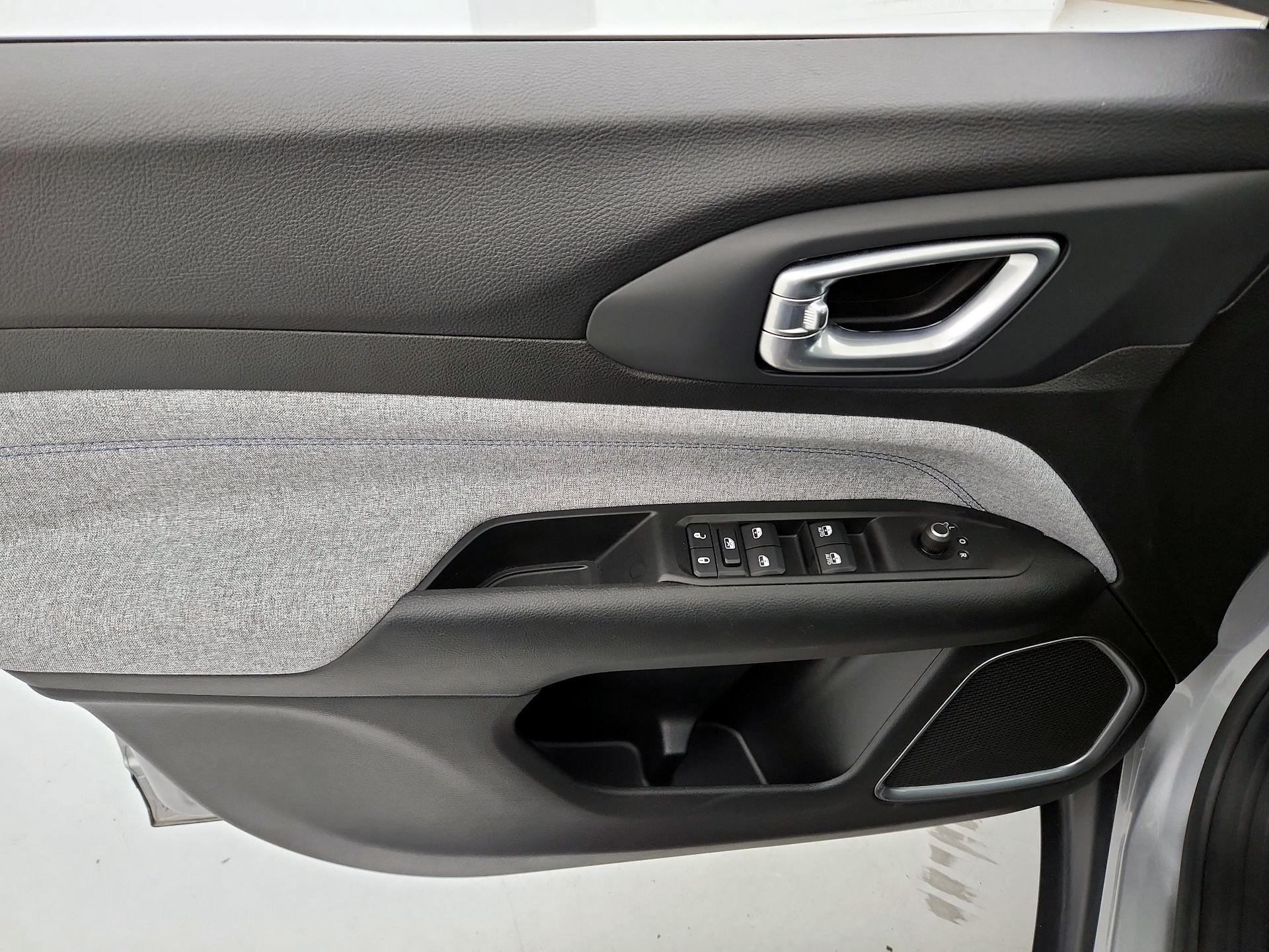 Thumbnail: 2022 Jeep Compass - 12