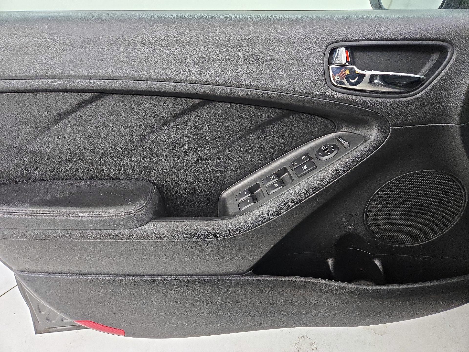 Thumbnail: 2014 Kia Forte - 12