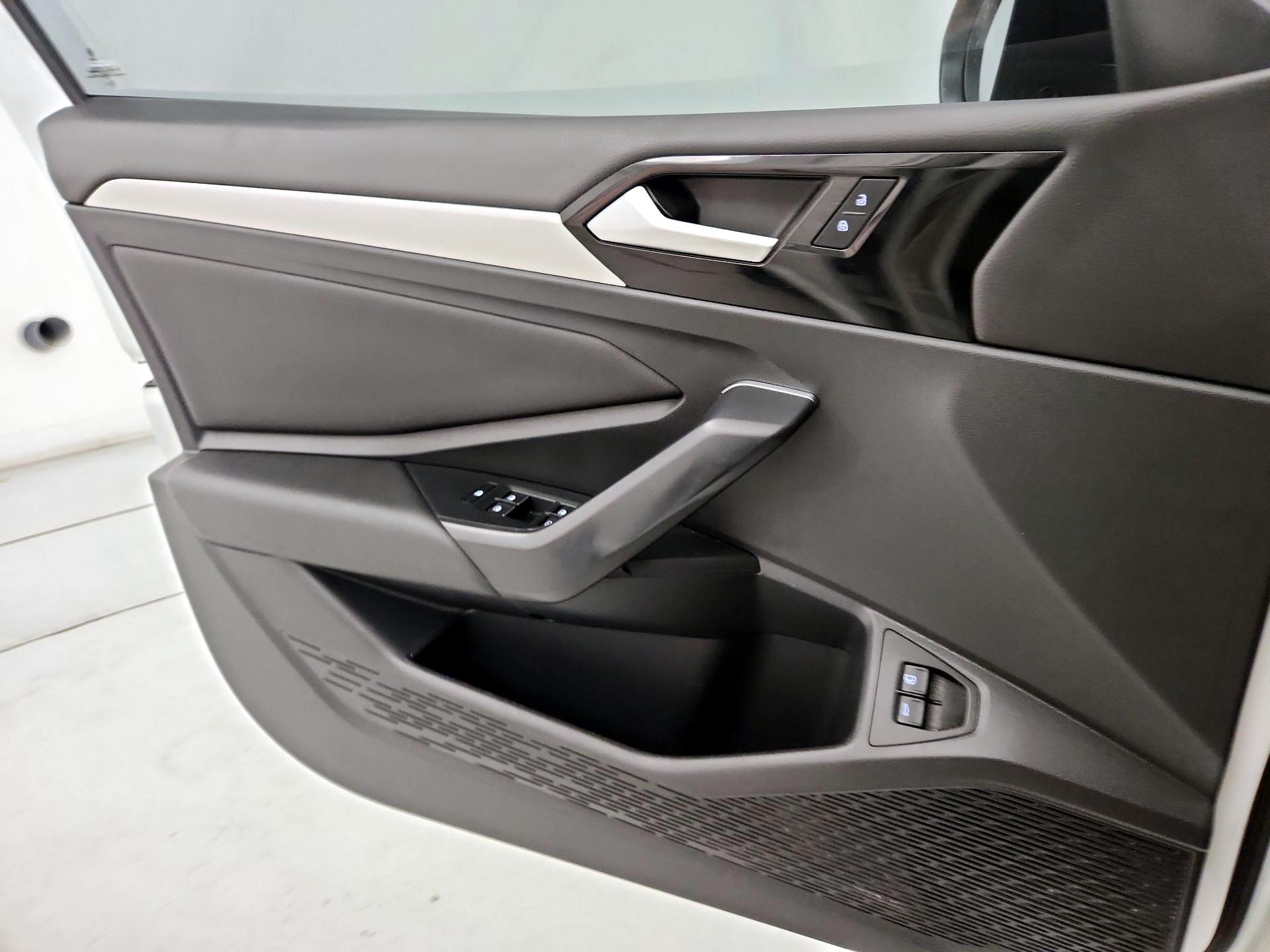 Thumbnail: 2021 Volkswagen Jetta - 12